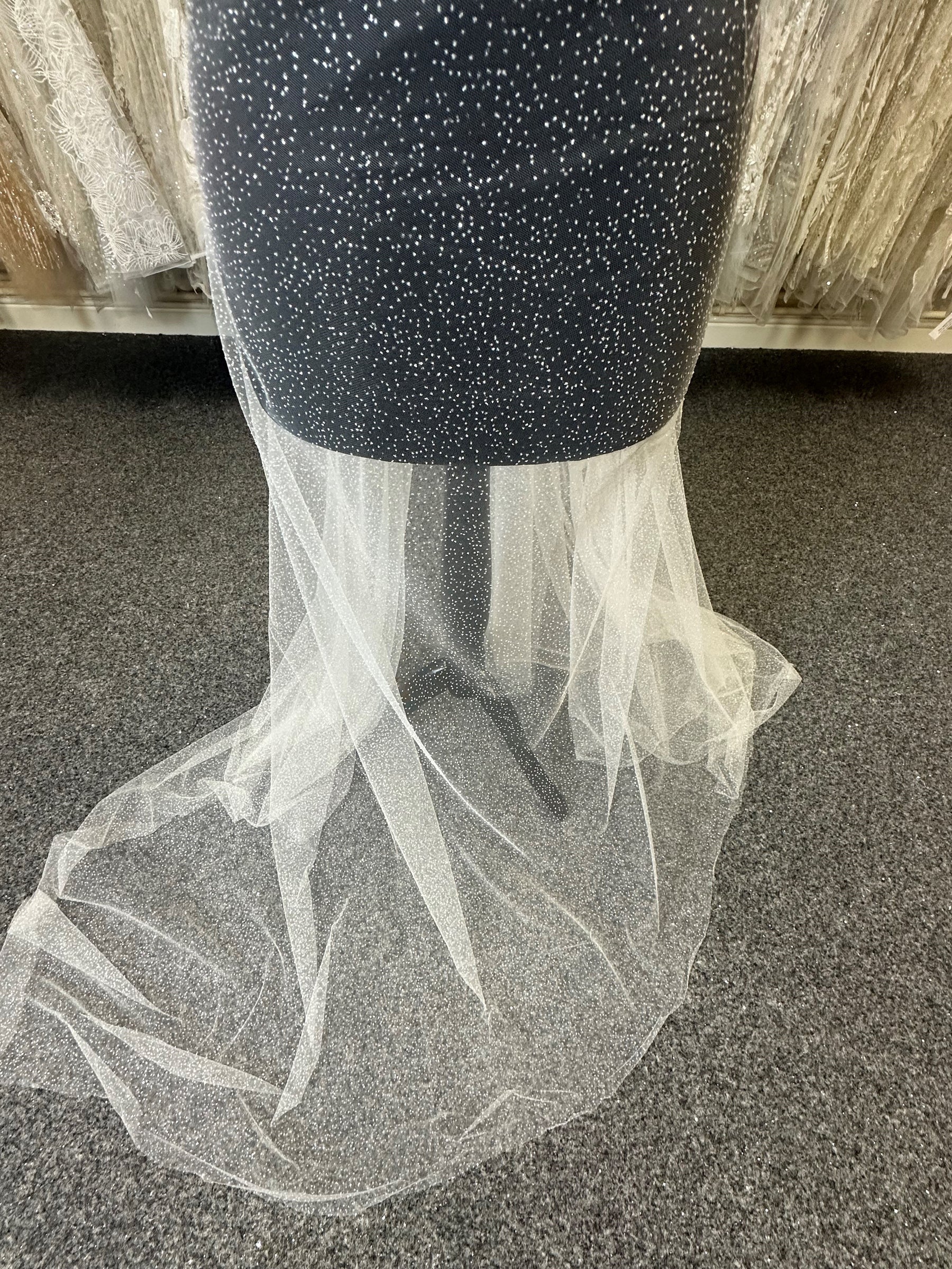 Elfenbeinfarbener Glitzertüll – umwerfend