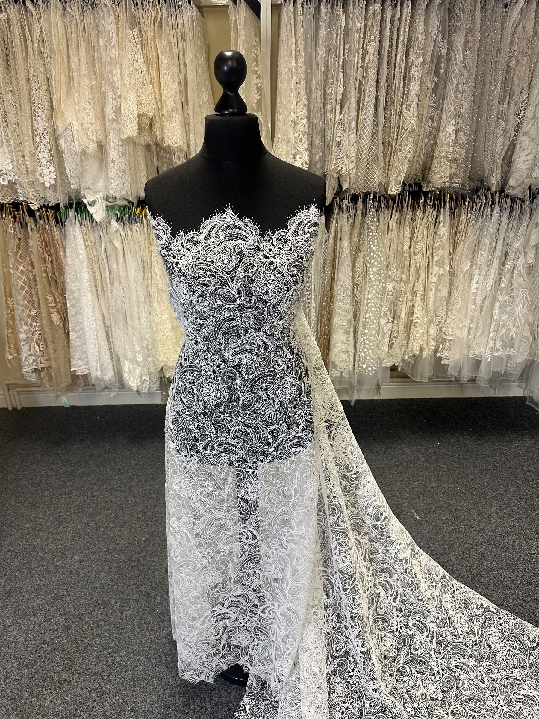 Elfenbeinfarbene Raschelspitze mit Kordel - Ellery