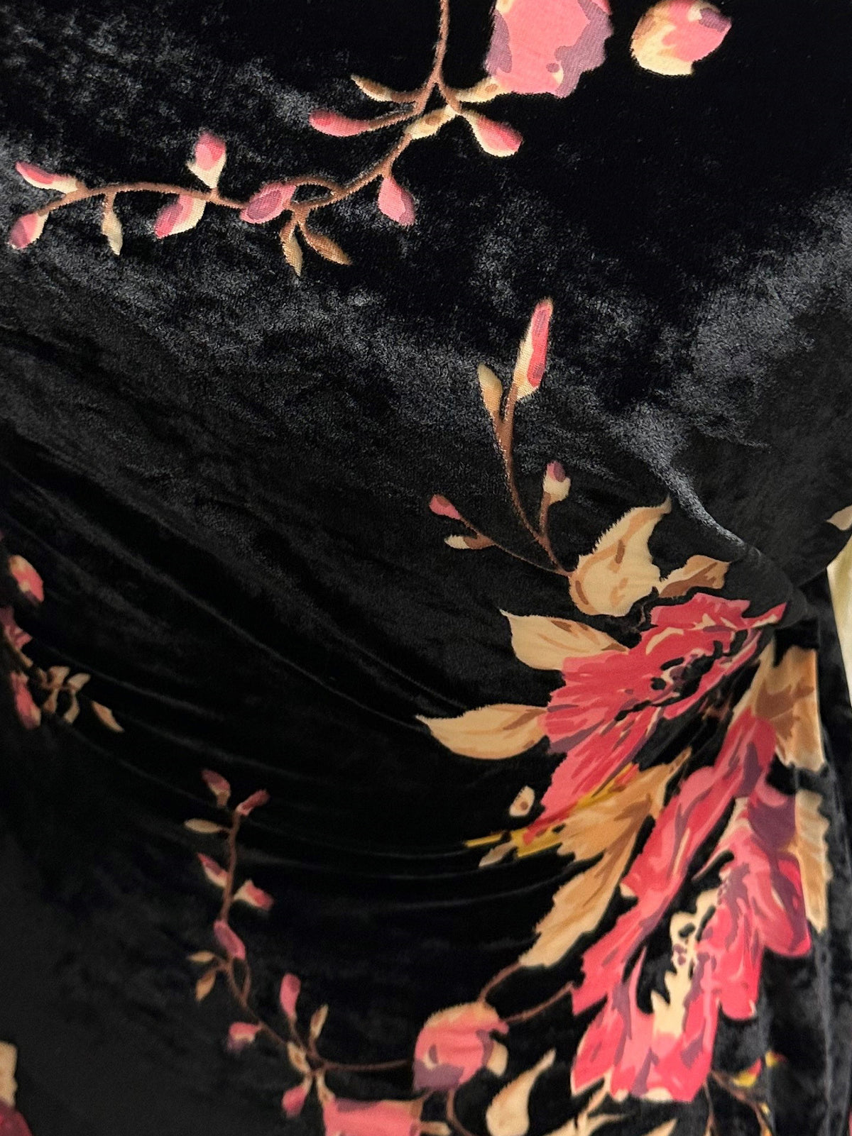 Pink auf schwarzem Samt-Burnout - Sacrosanct