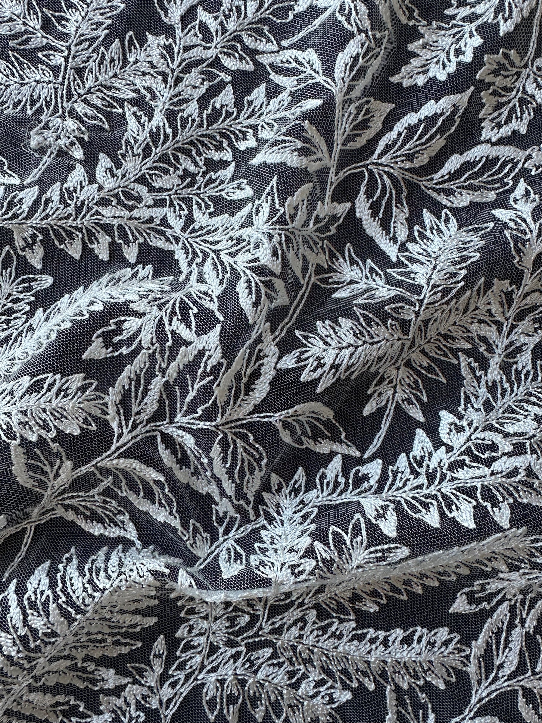 Elfenbeinfarbene bestickte Spitze - Zulu