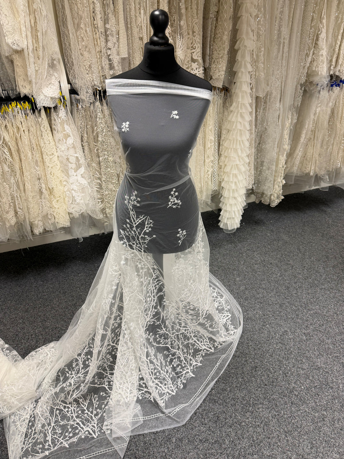 Elfenbeinfarbene Paillettenstickerei-Spitze - EB3043