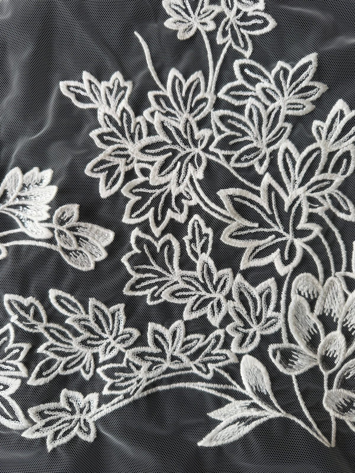 Elfenbeinfarbene Paillettenstickerei-Spitze - EB3035