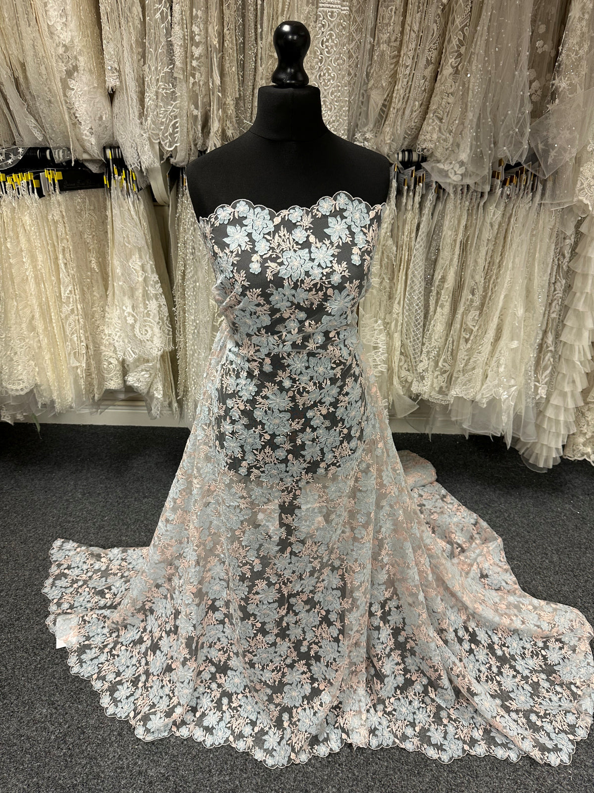 Rosa-blaue bestickte Spitze - EB3053