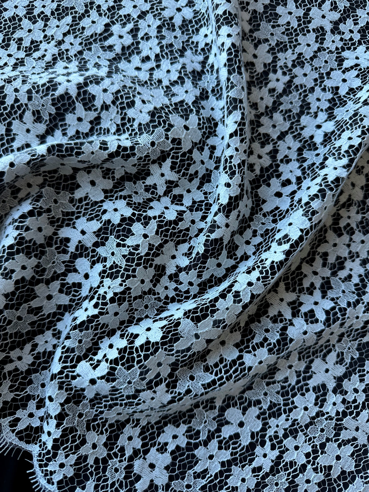 Elfenbeinfarbene Chantilly-Spitze – Aino