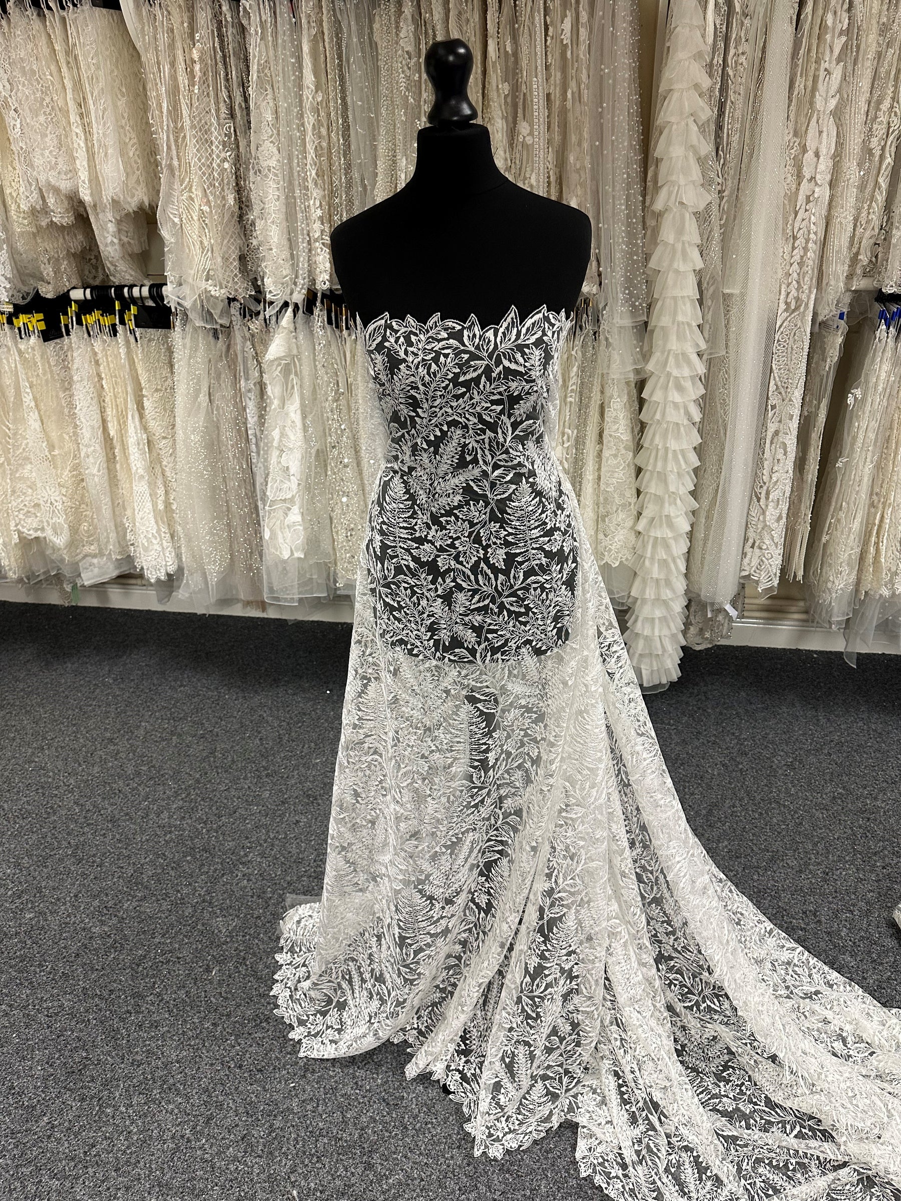 Elfenbeinfarbene bestickte Spitze - Zulu