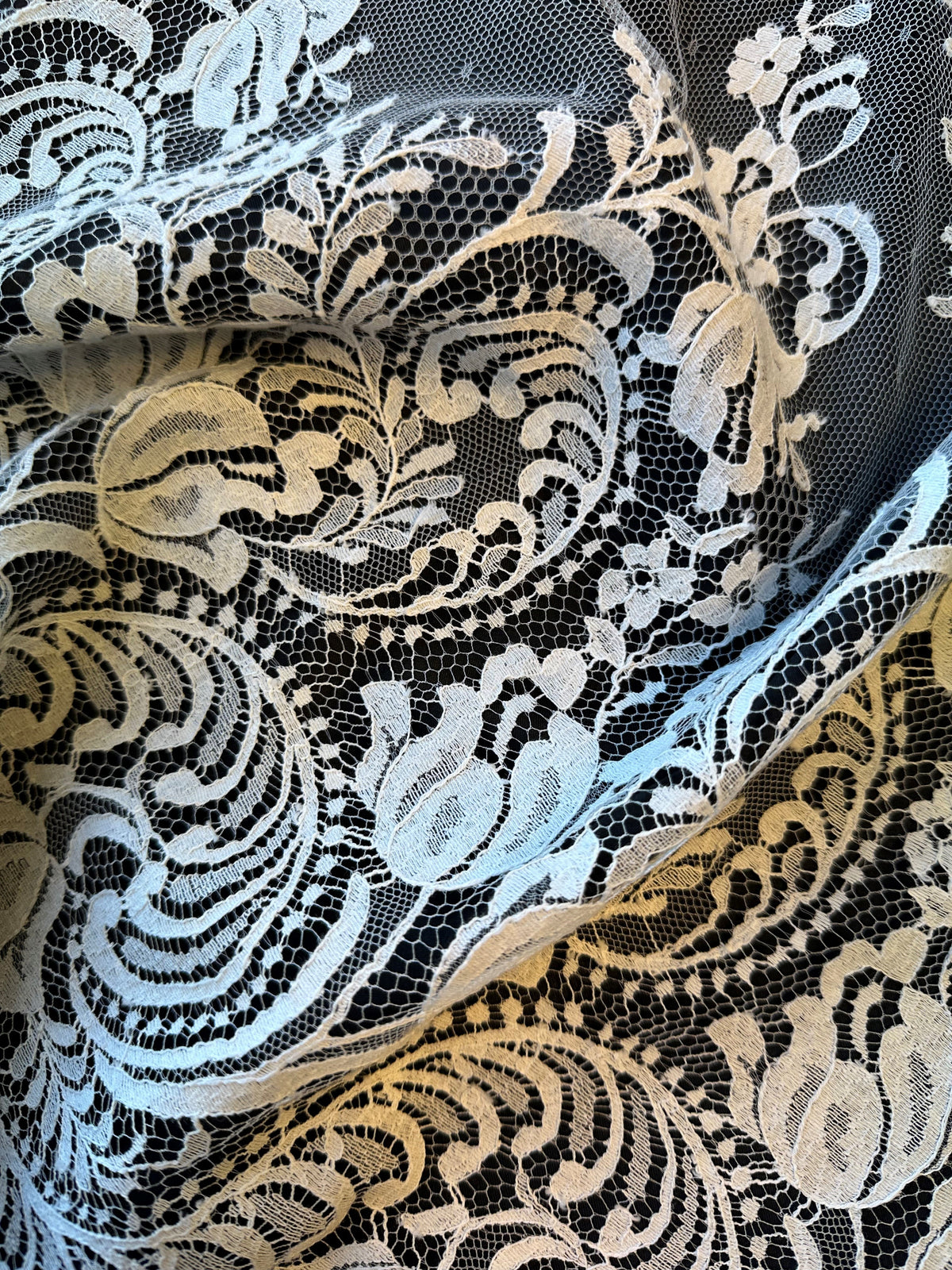 Elfenbeinfarbene Chantilly-Spitze – Tove