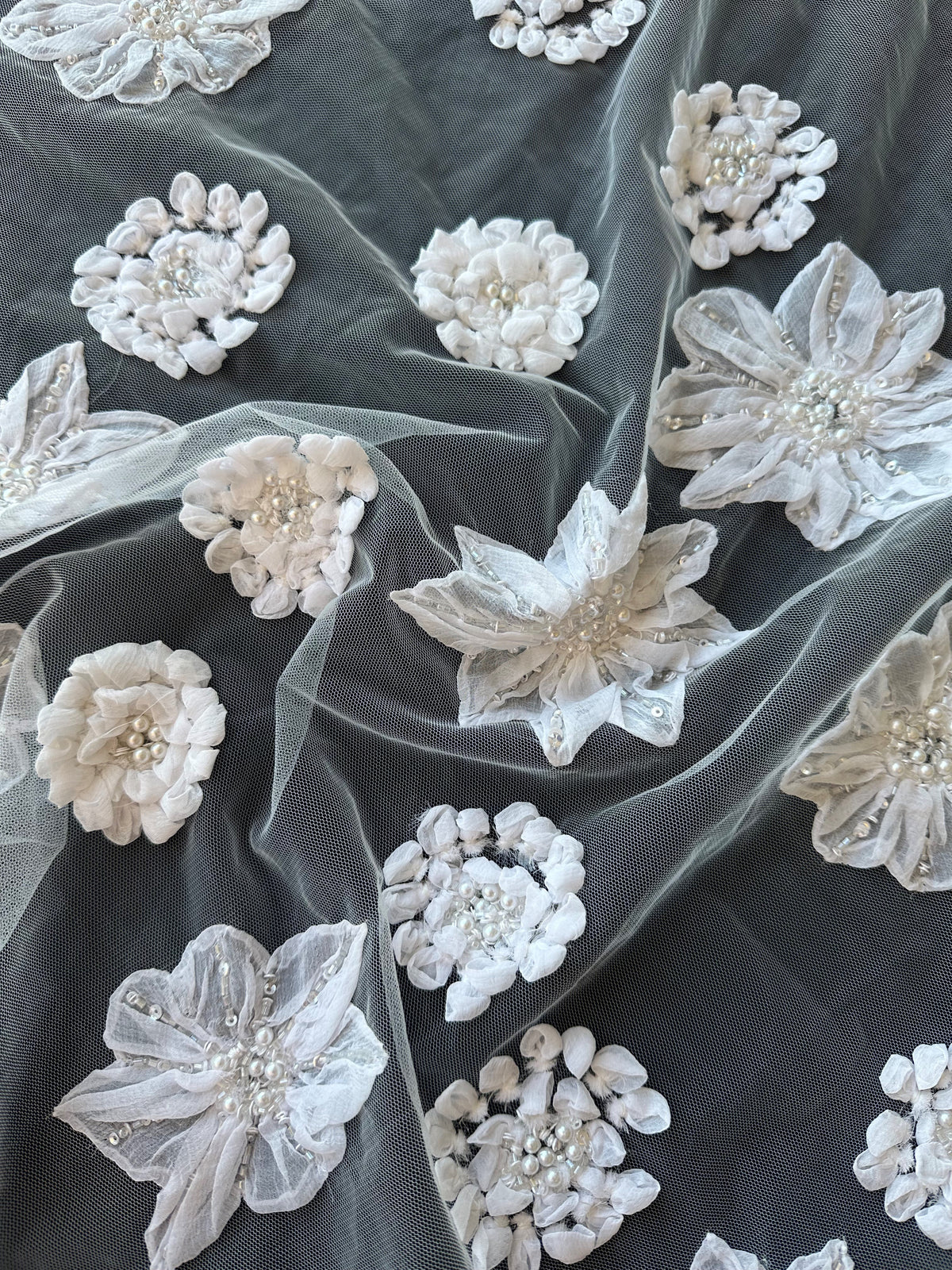 Elfenbeinfarbene Blumenspitze - Jude