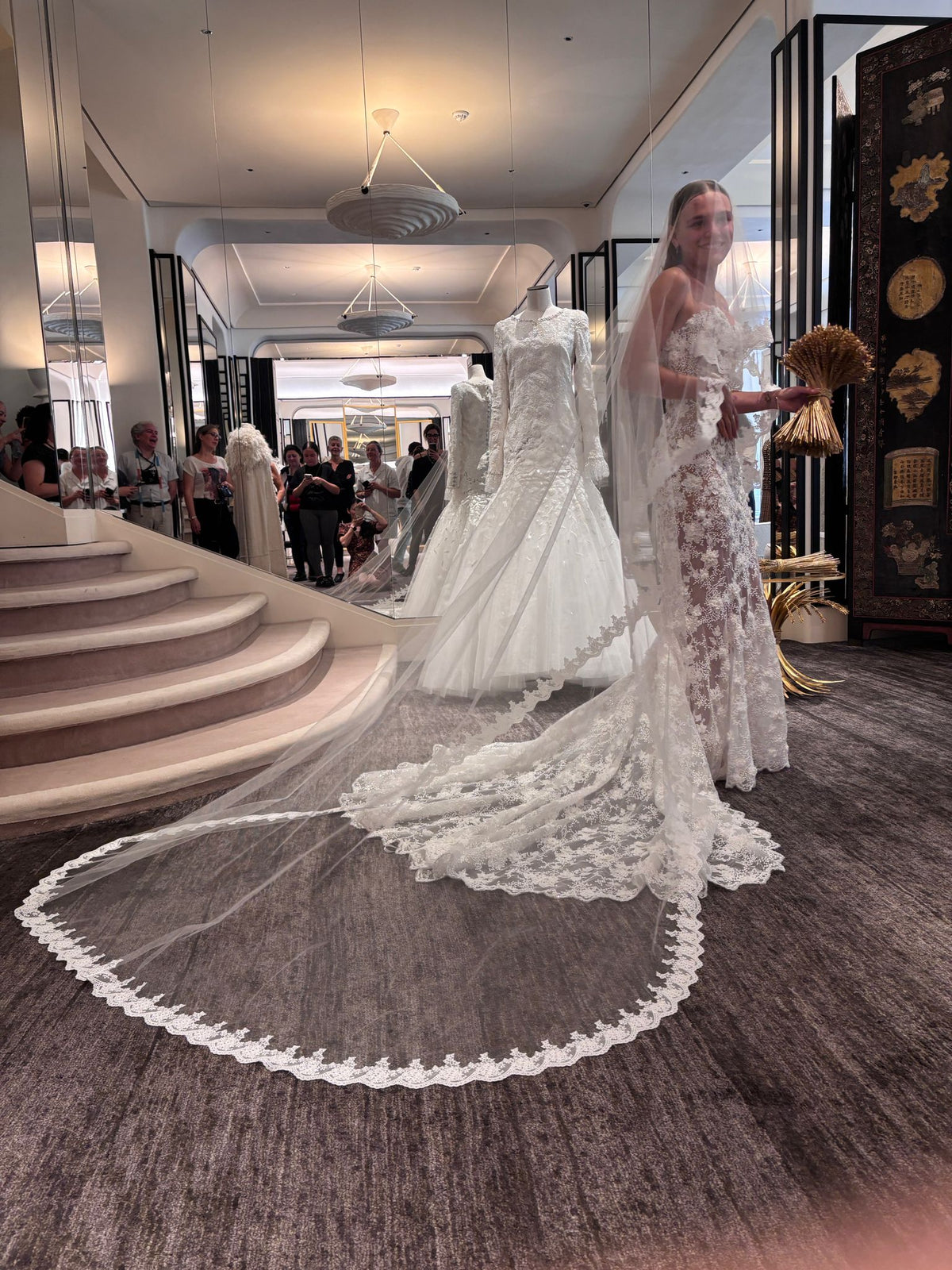 Elfenbeinfarbene Perlenspitze – Camille