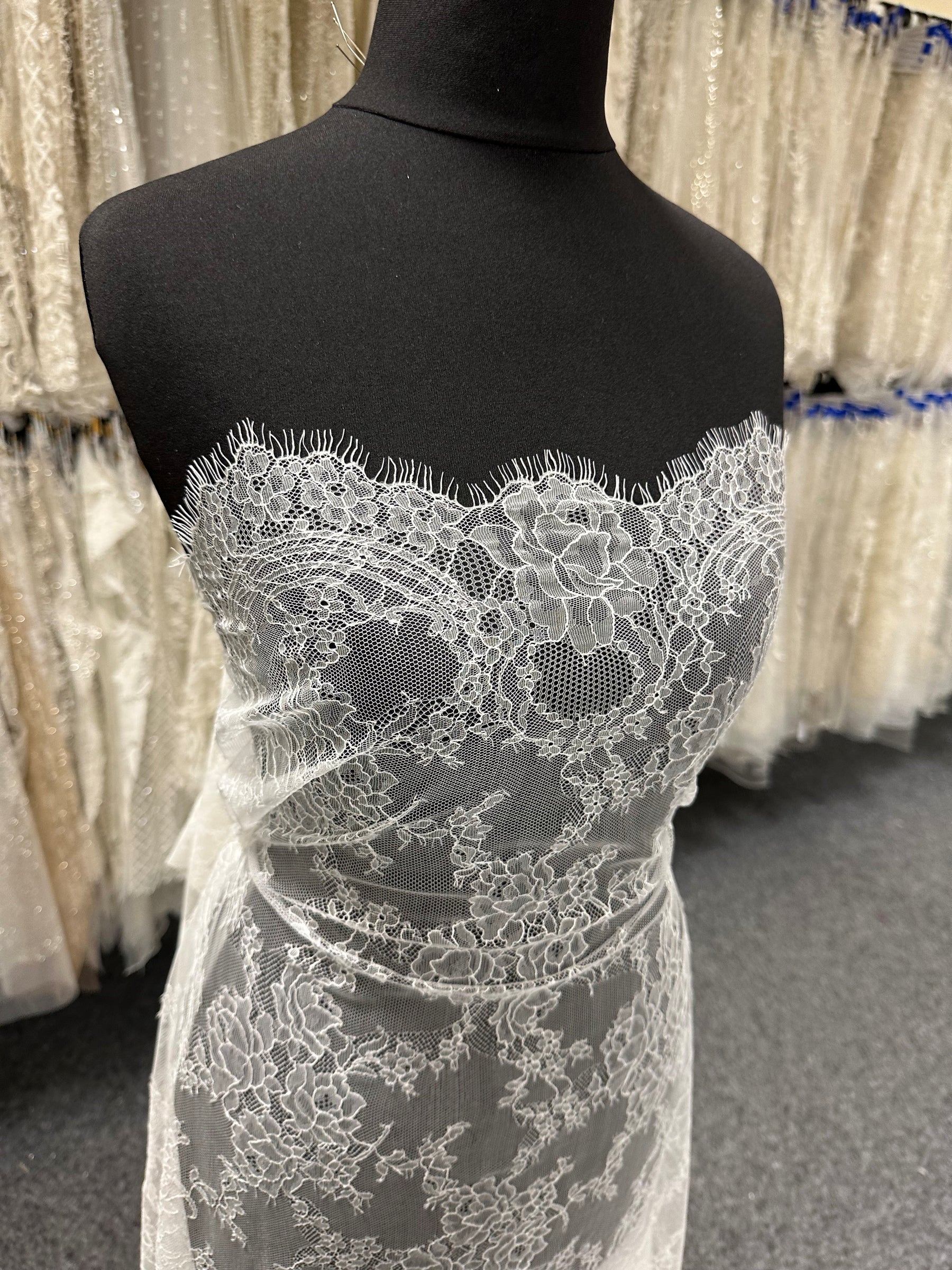 Elfenbeinfarbene Chantilly-Spitze – Camden