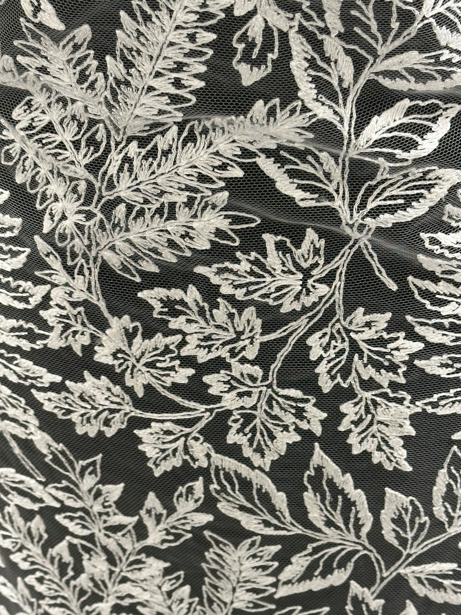 Elfenbeinfarbene bestickte Spitze - Zulu