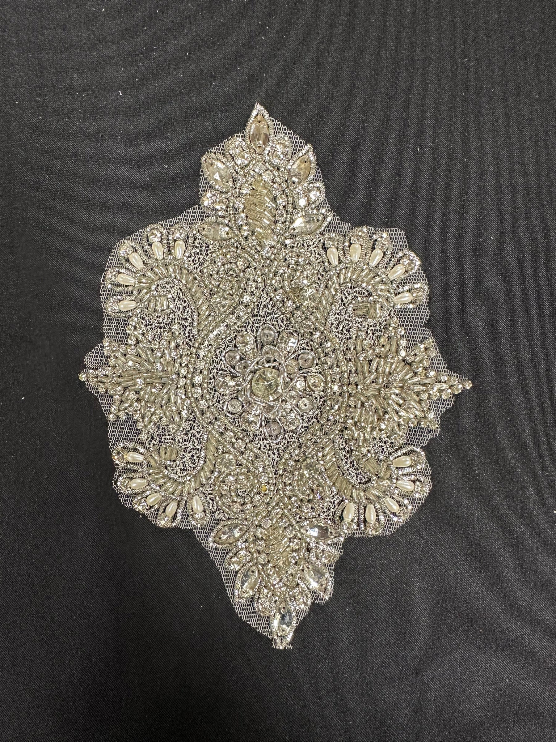 Kristallstickerei - Titan