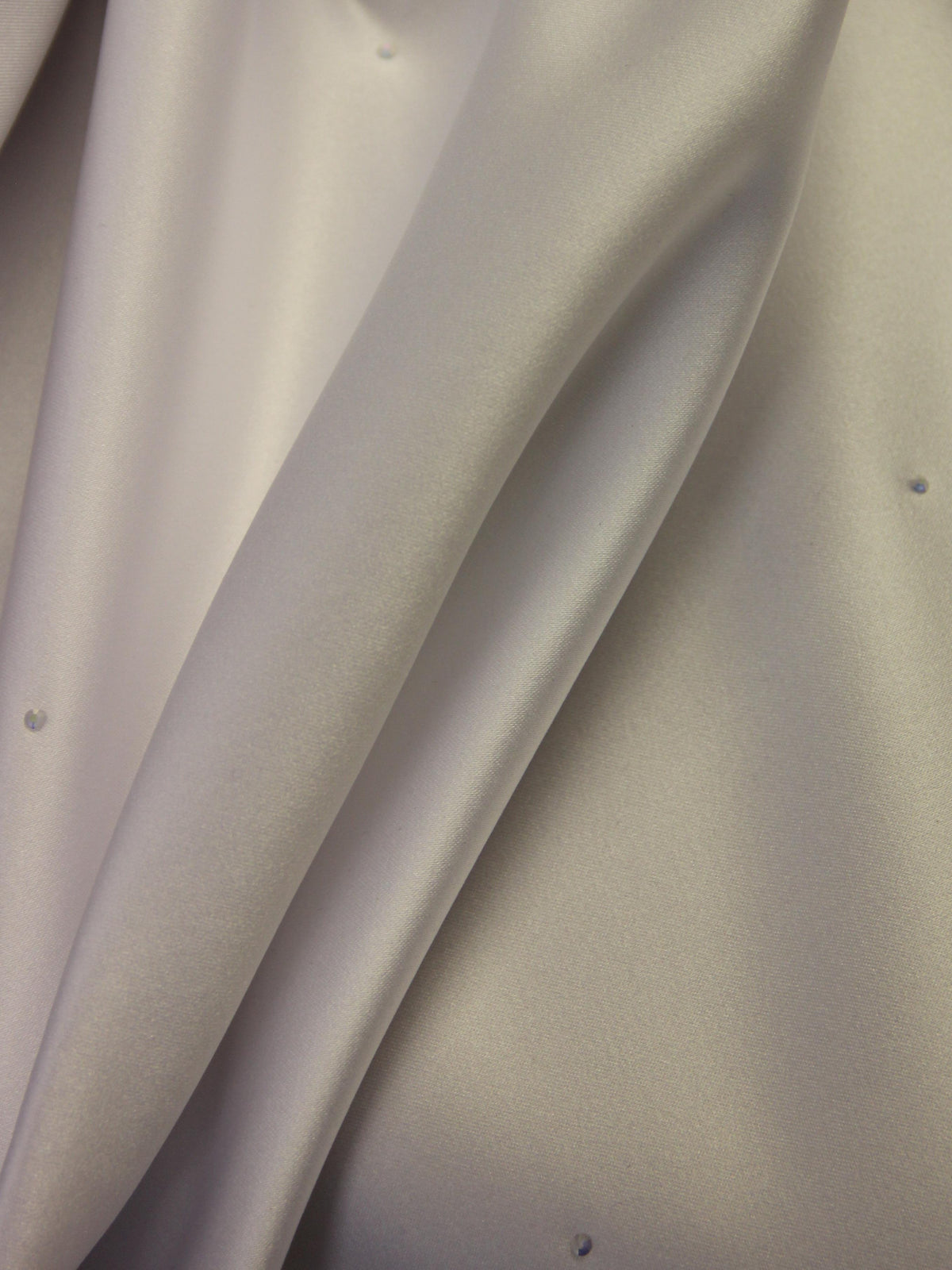 Elfenbeinfarbener Duchesse-Satin mit Kristallen – Detachment