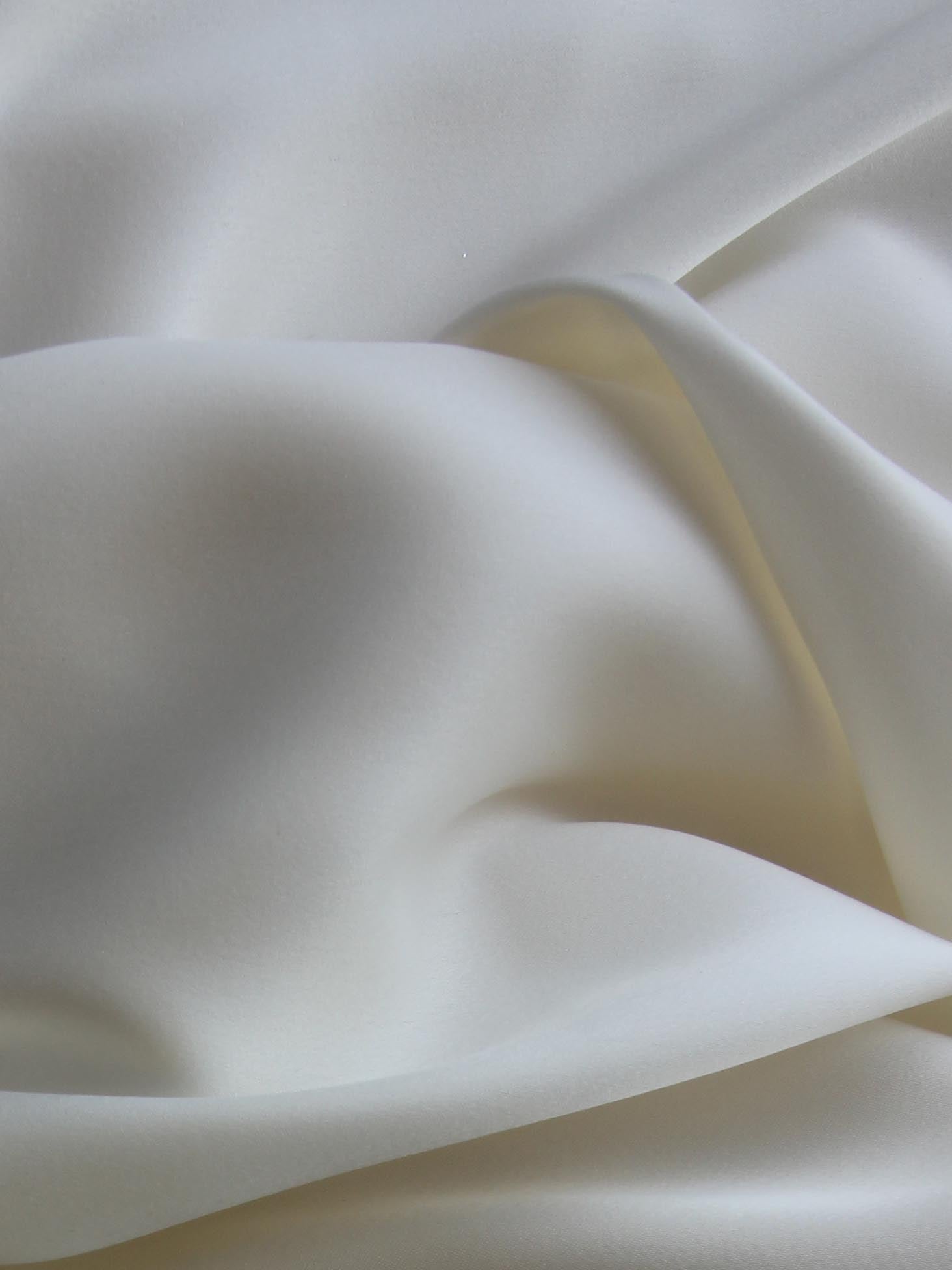 Elfenbeinfarbener Triacetat-Satin – Truth