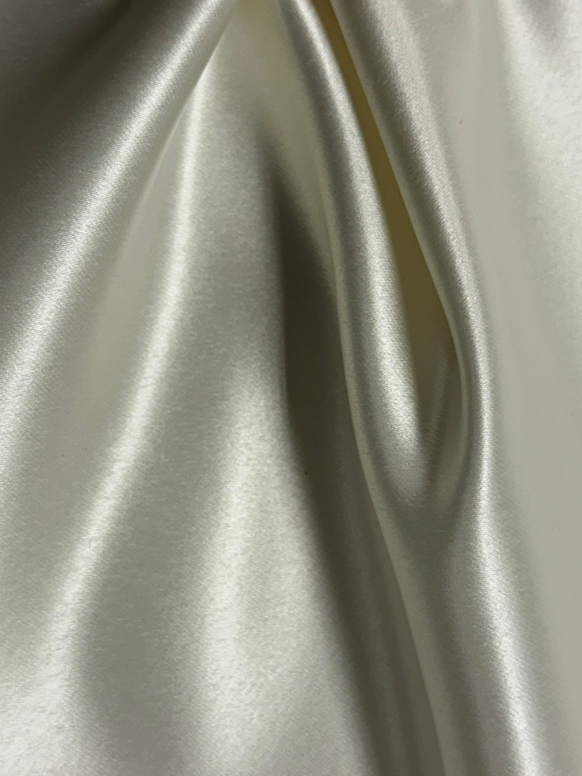 Elfenbeinfarbener Polyester-Duchesse-Satin – Distil