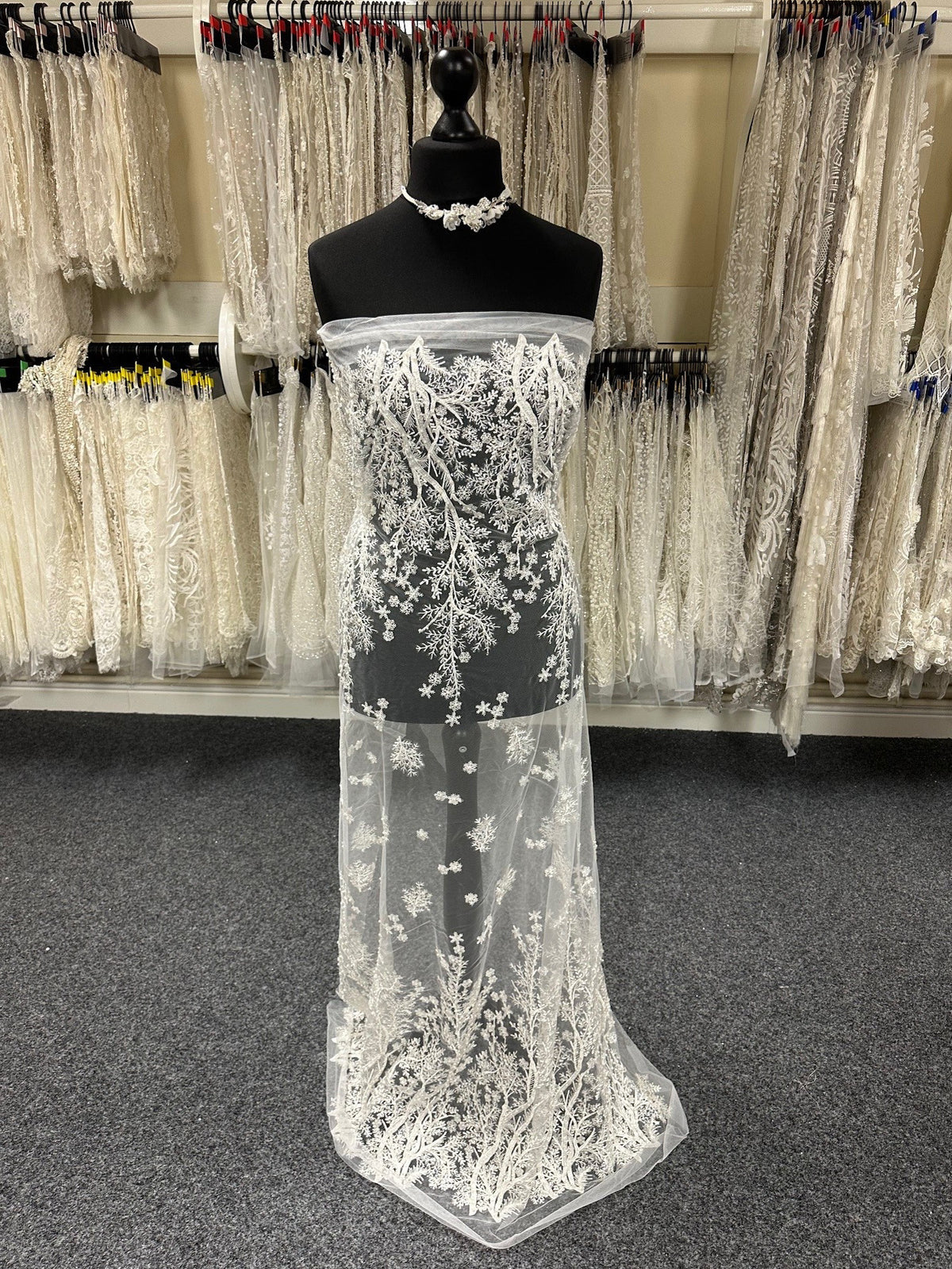 Elfenbeinbestickte Spitze - Haydn