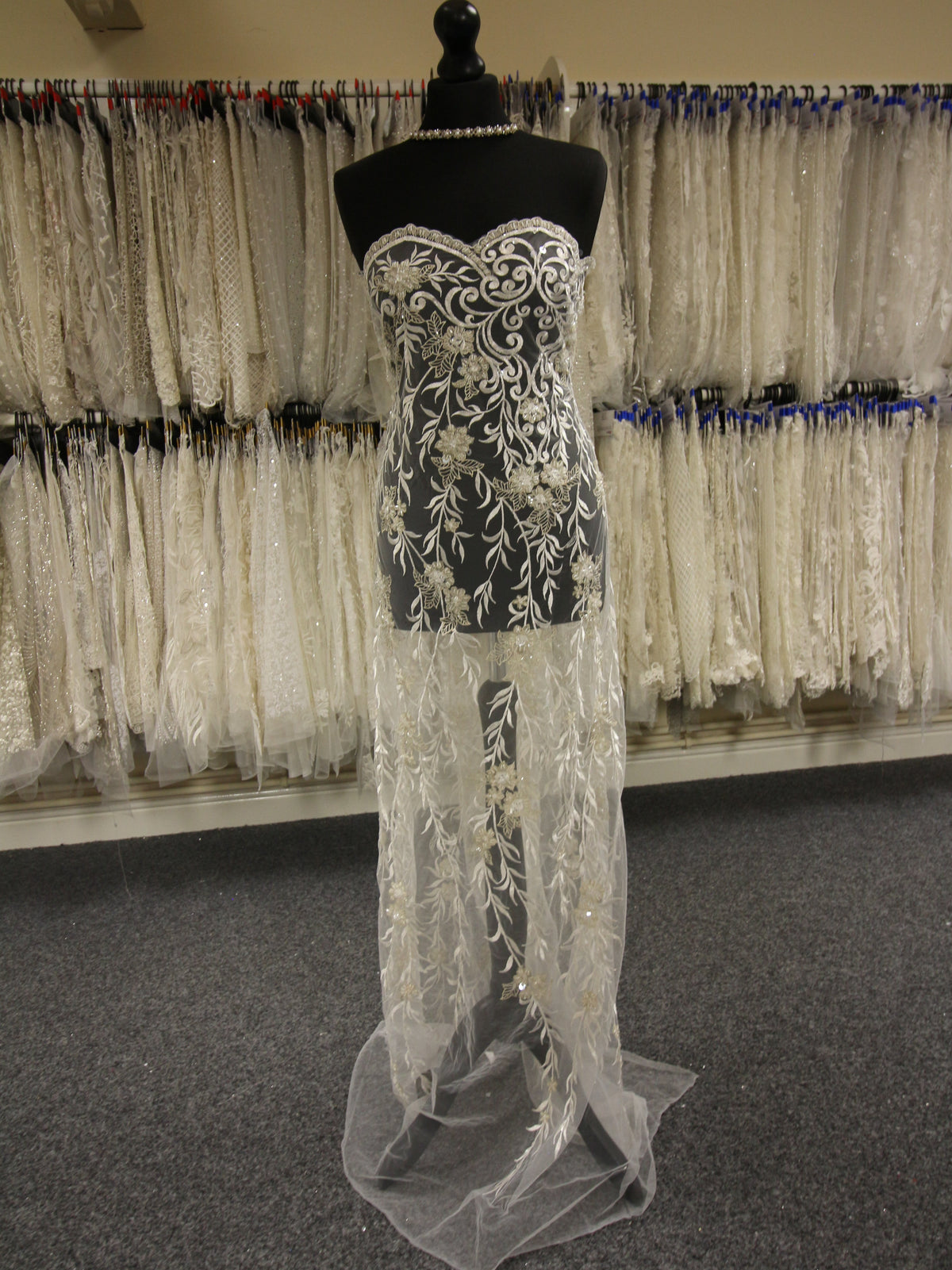 Ermäßigte Elfenbein-Stickereispitze – Heart