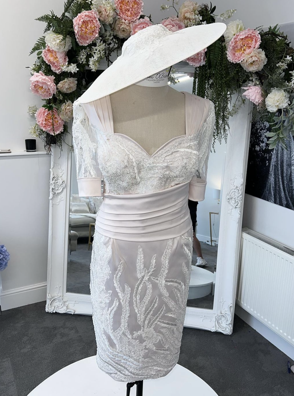 Elfenbeinfarbene bestickte Spitze – Weide