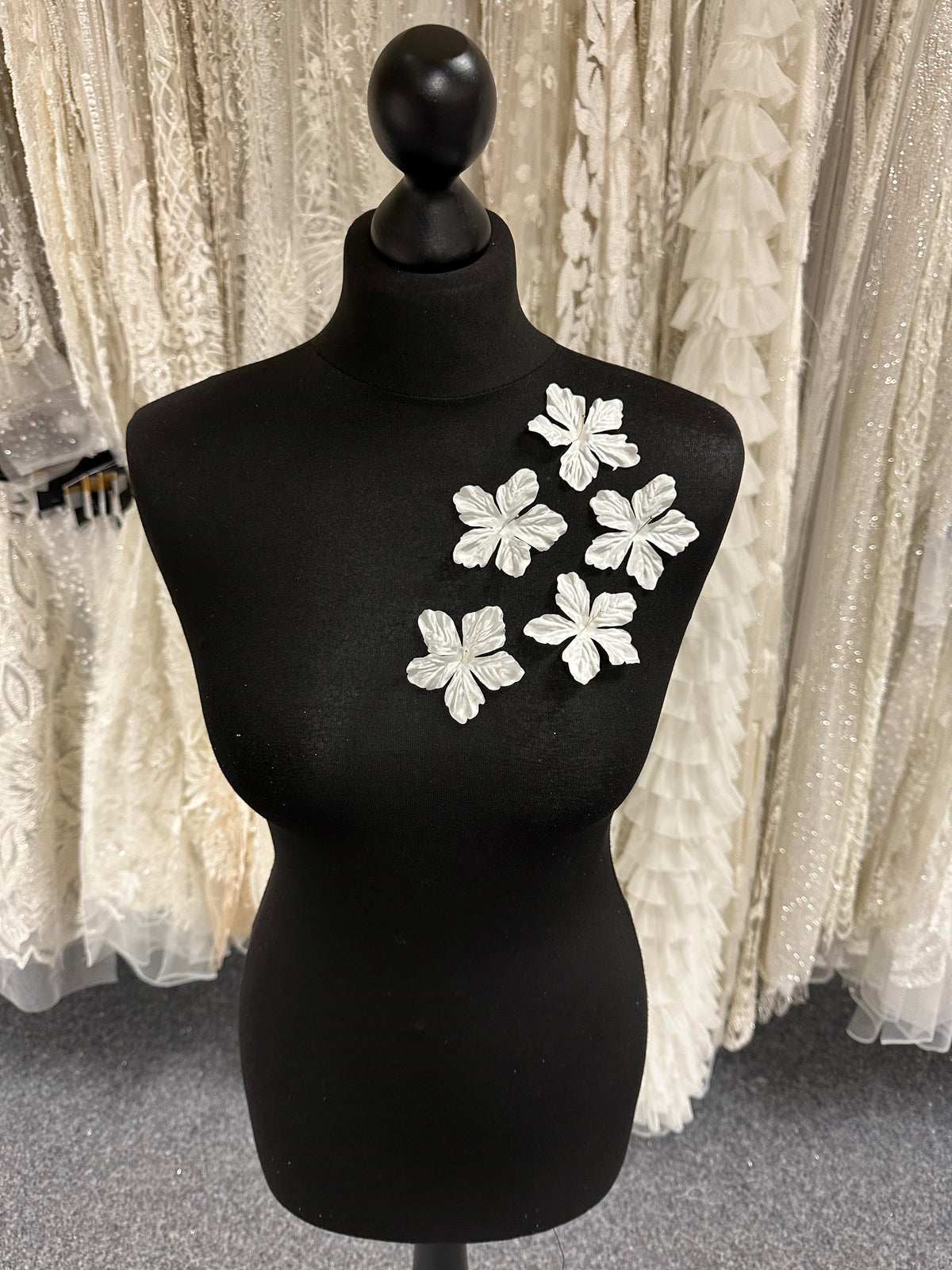 Elfenbeinfarbene Eco-Satinblumen - MM0037 (Beutel mit 144 Stück)