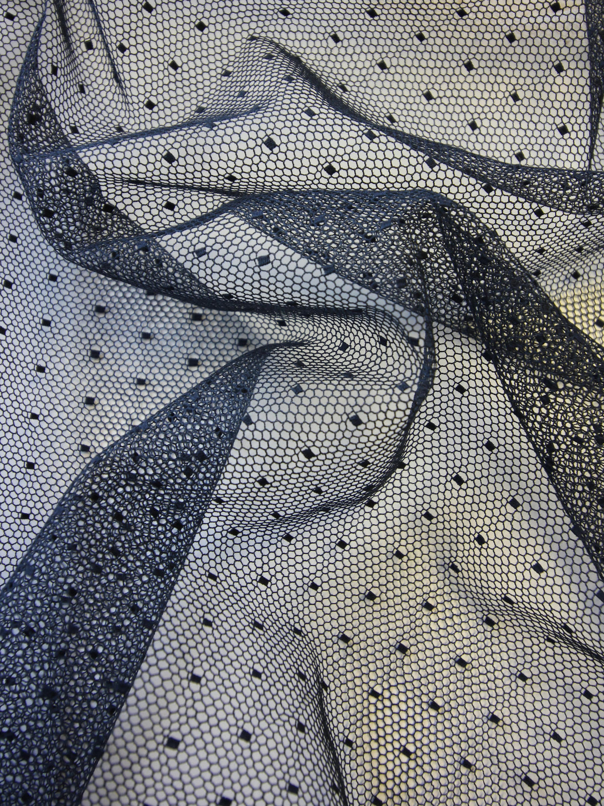 Marineblauer Baumwolltüll mit Punkten - Cleopatra