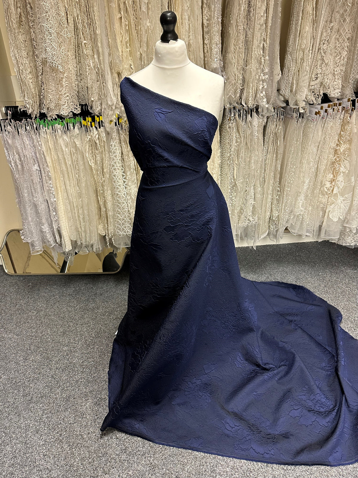 Marineblauer Cloqué-Jacquard – Ergebnis