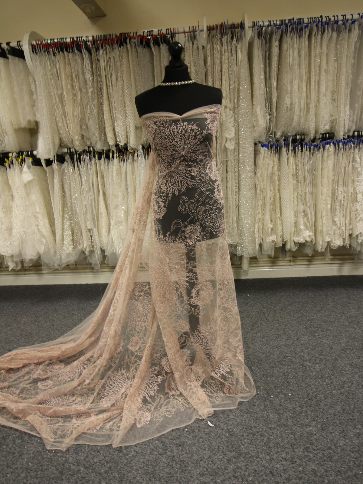 Rosa bestickte Spitze - Ulla