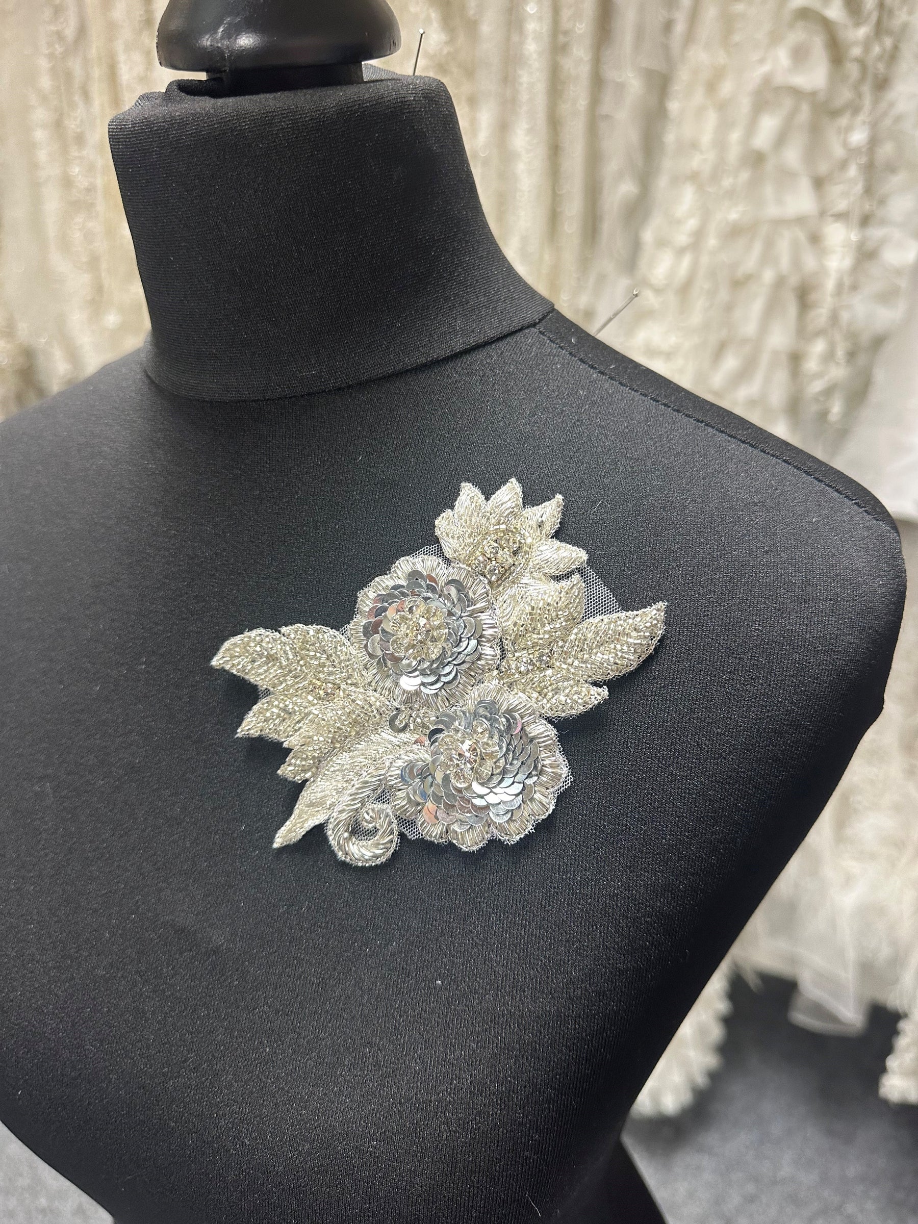 Kristallstickerei – Portal Bridal