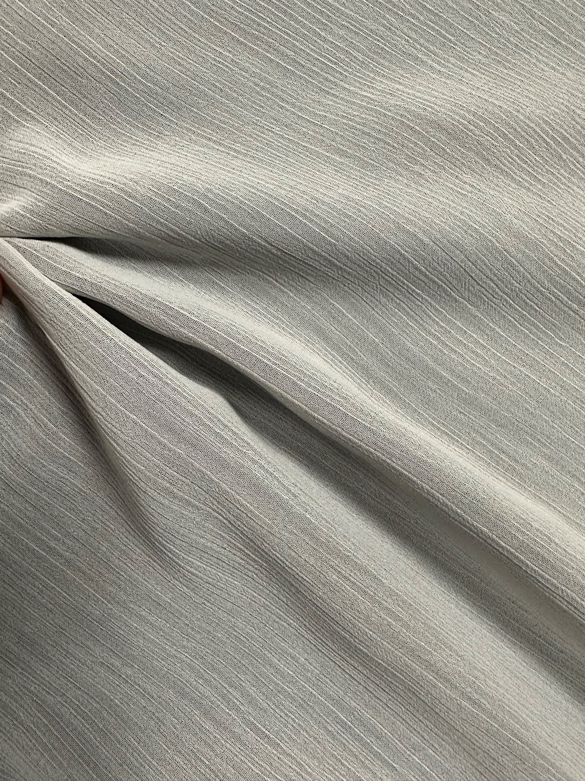 Elfenbeinfarbener, gekräuselter Chiffon aus recyceltem Polyester – Rekindle