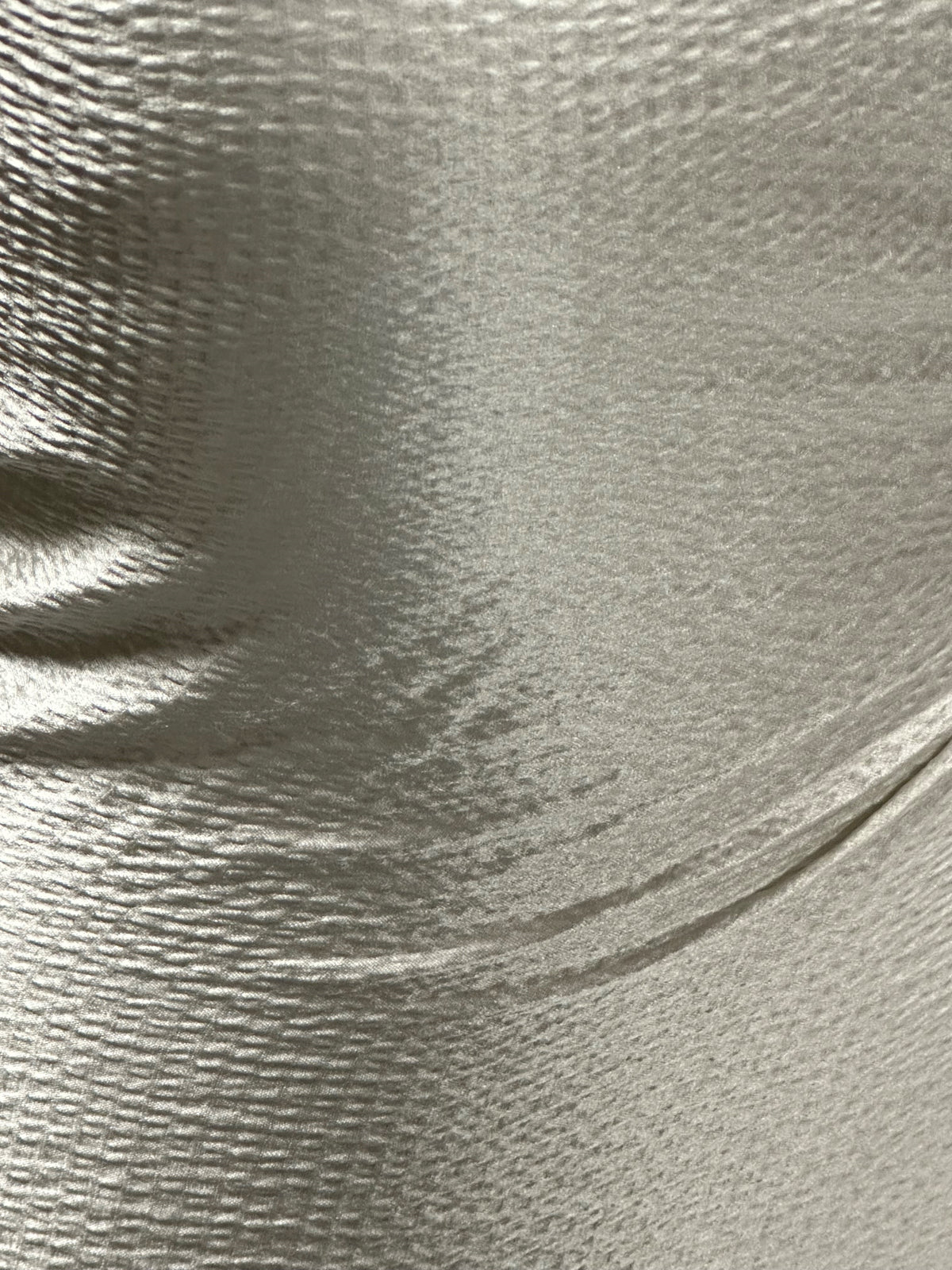 Elfenbeinfarbener Seiden-Hammersatin – St. Maxime