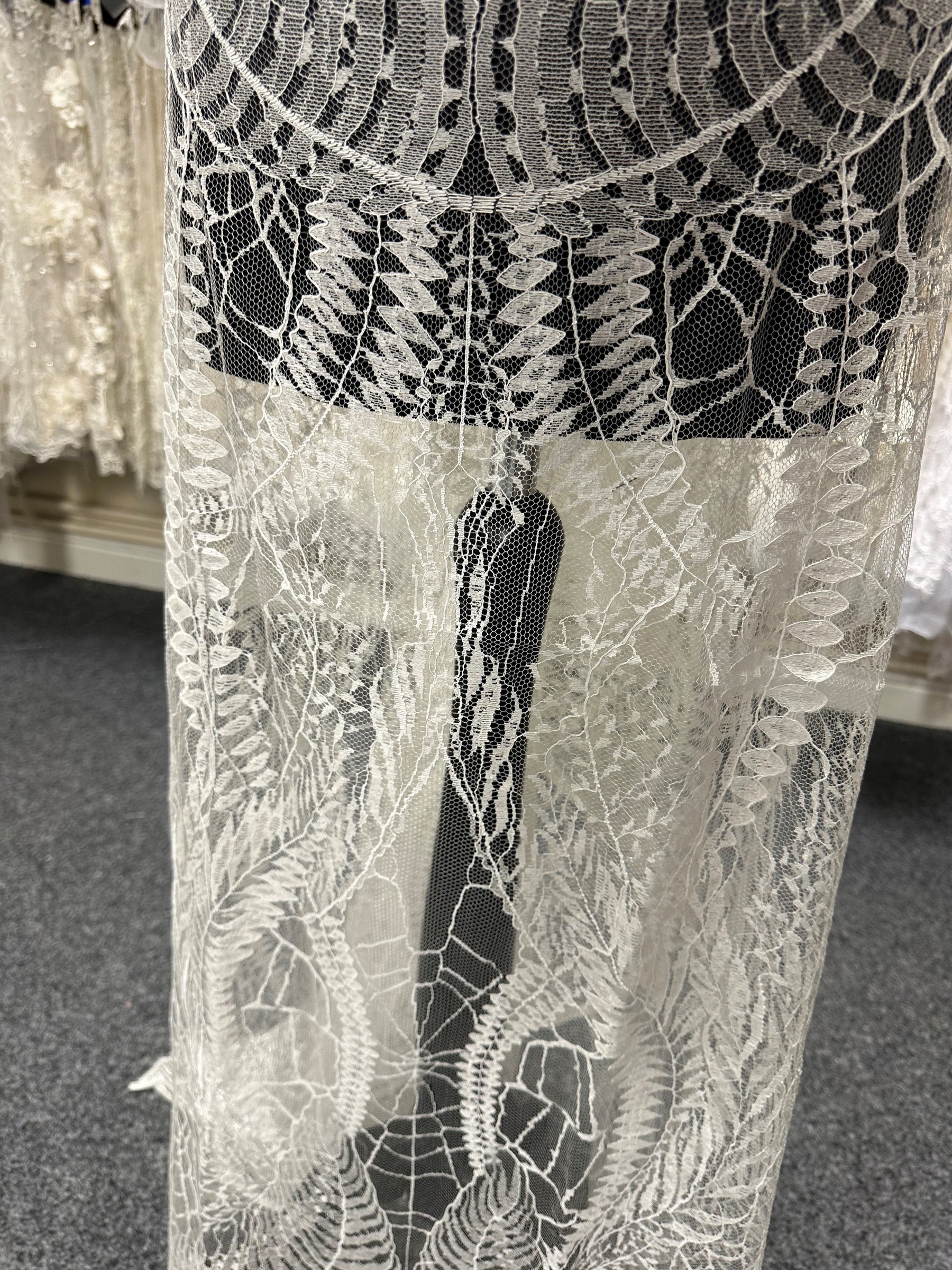 Elfenbeinfarbene Chantilly-Spitze – Birdie