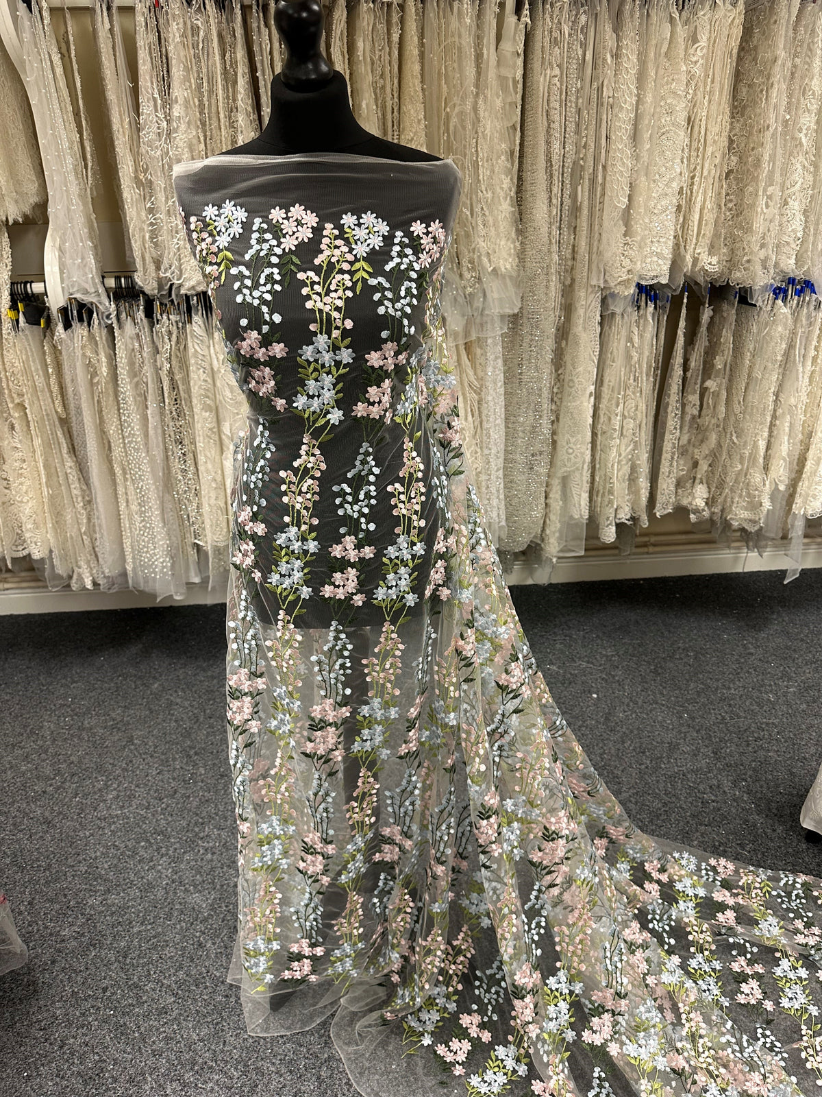 Gestickte Blumenspitze – Enrique