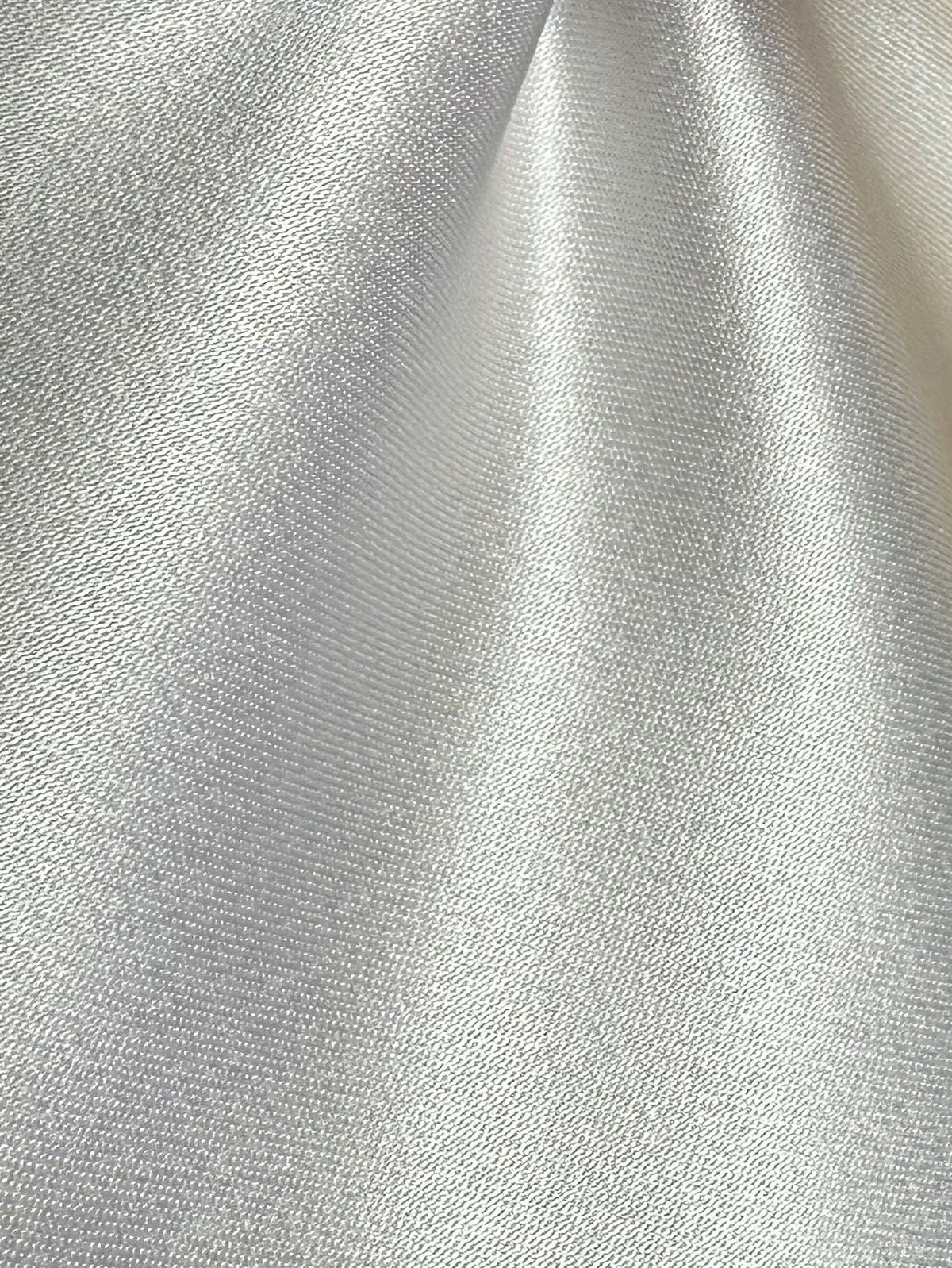 Silberner Polyestersatin – Classique