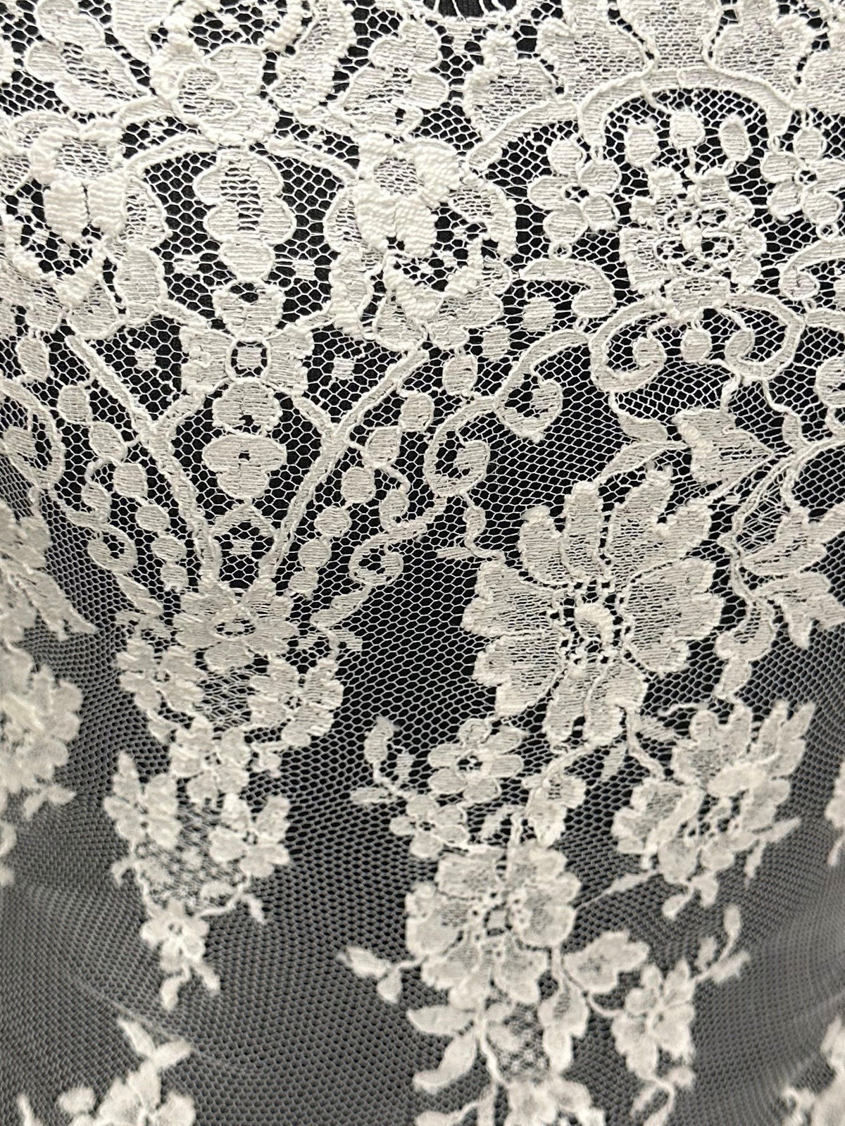 Elfenbeinfarbene Chantilly-Spitze - Katara