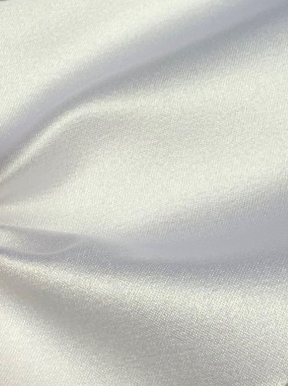 Weißer Polyestersatin – Classique