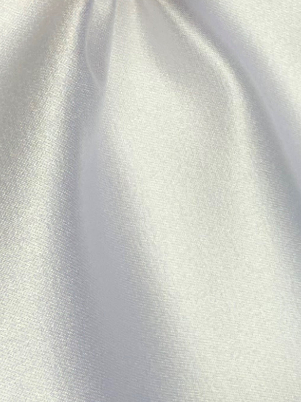 Weißer Polyestersatin – Classique