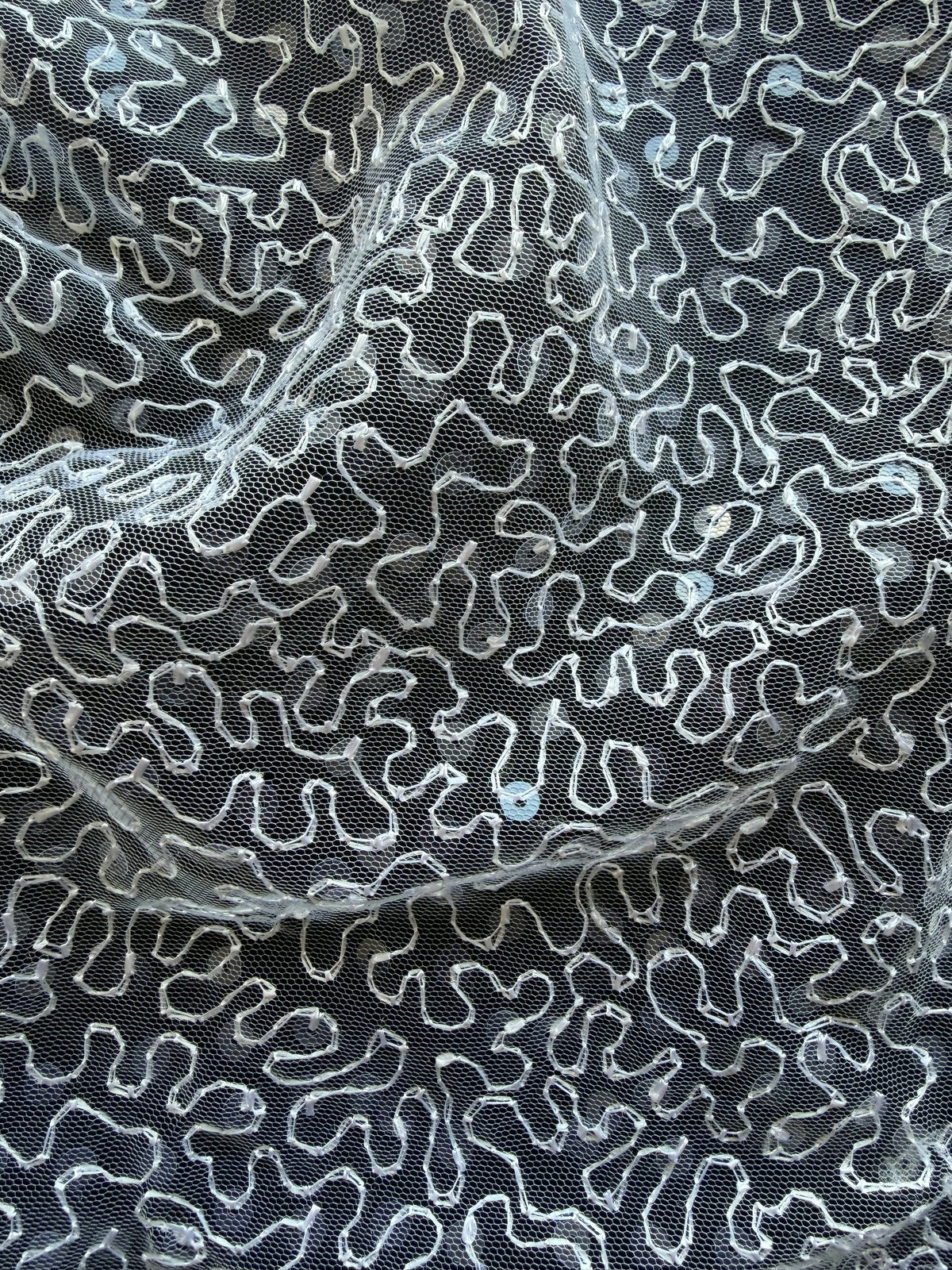 Weißer, bestickter Paillettentüll – EB3001