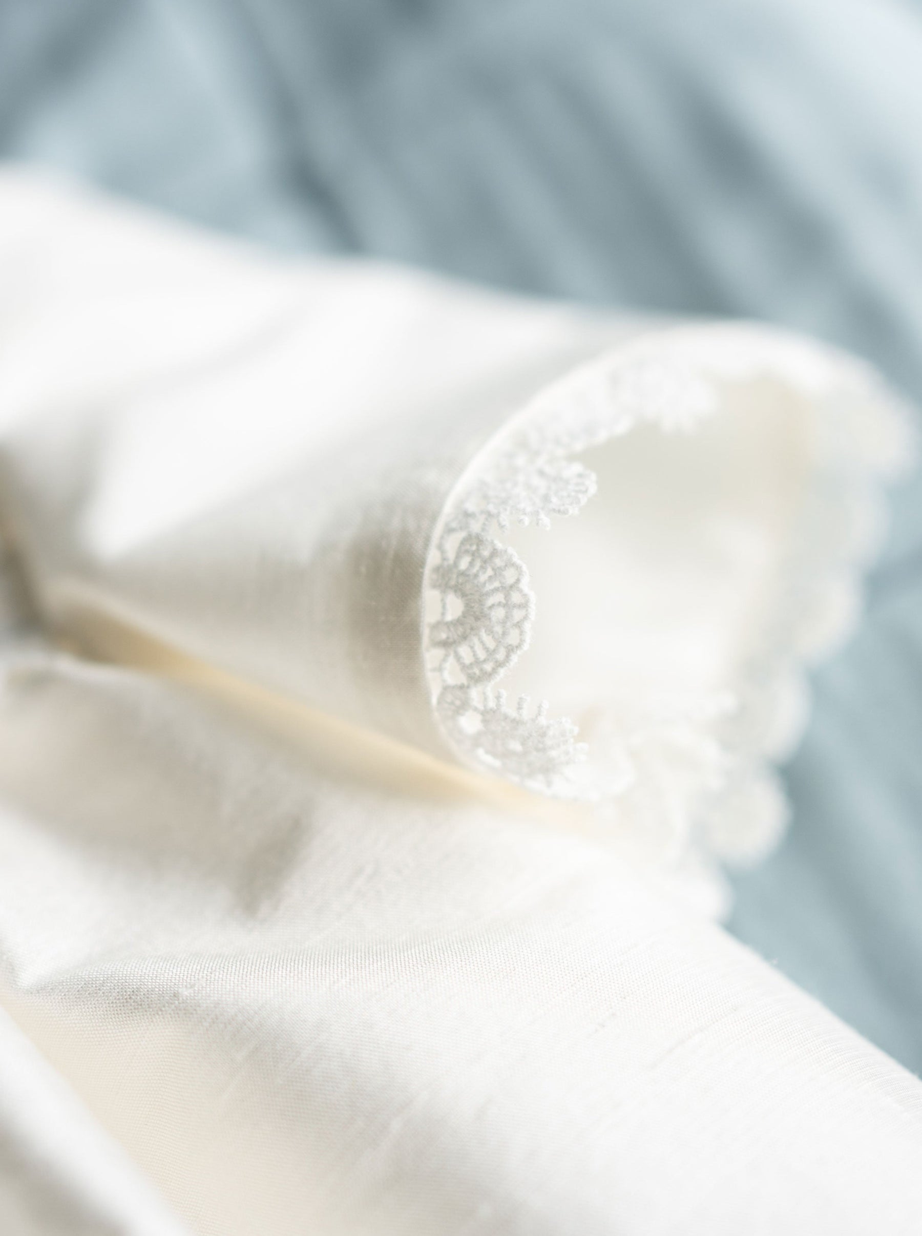 Elfenbeinfarbener Spitzenbesatz – Salamander