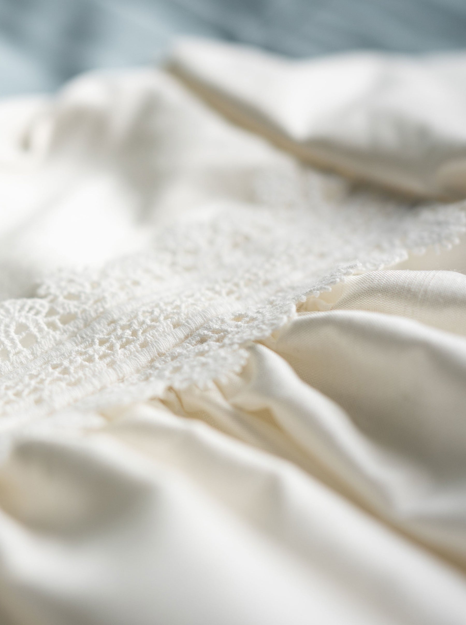 Elfenbeinfarbener Spitzenbesatz – Salamander