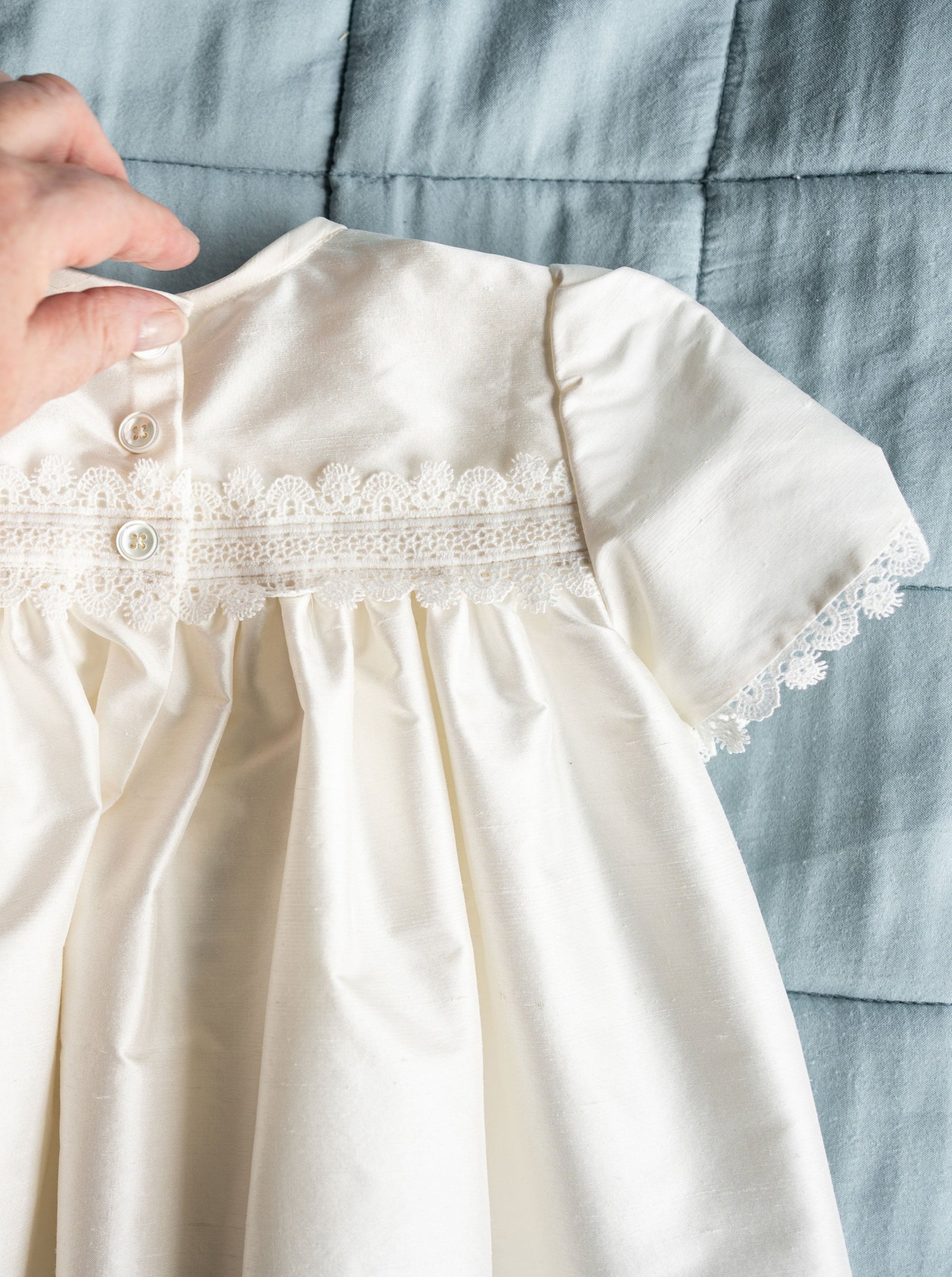 Elfenbeinfarbener Spitzenbesatz – Salamander