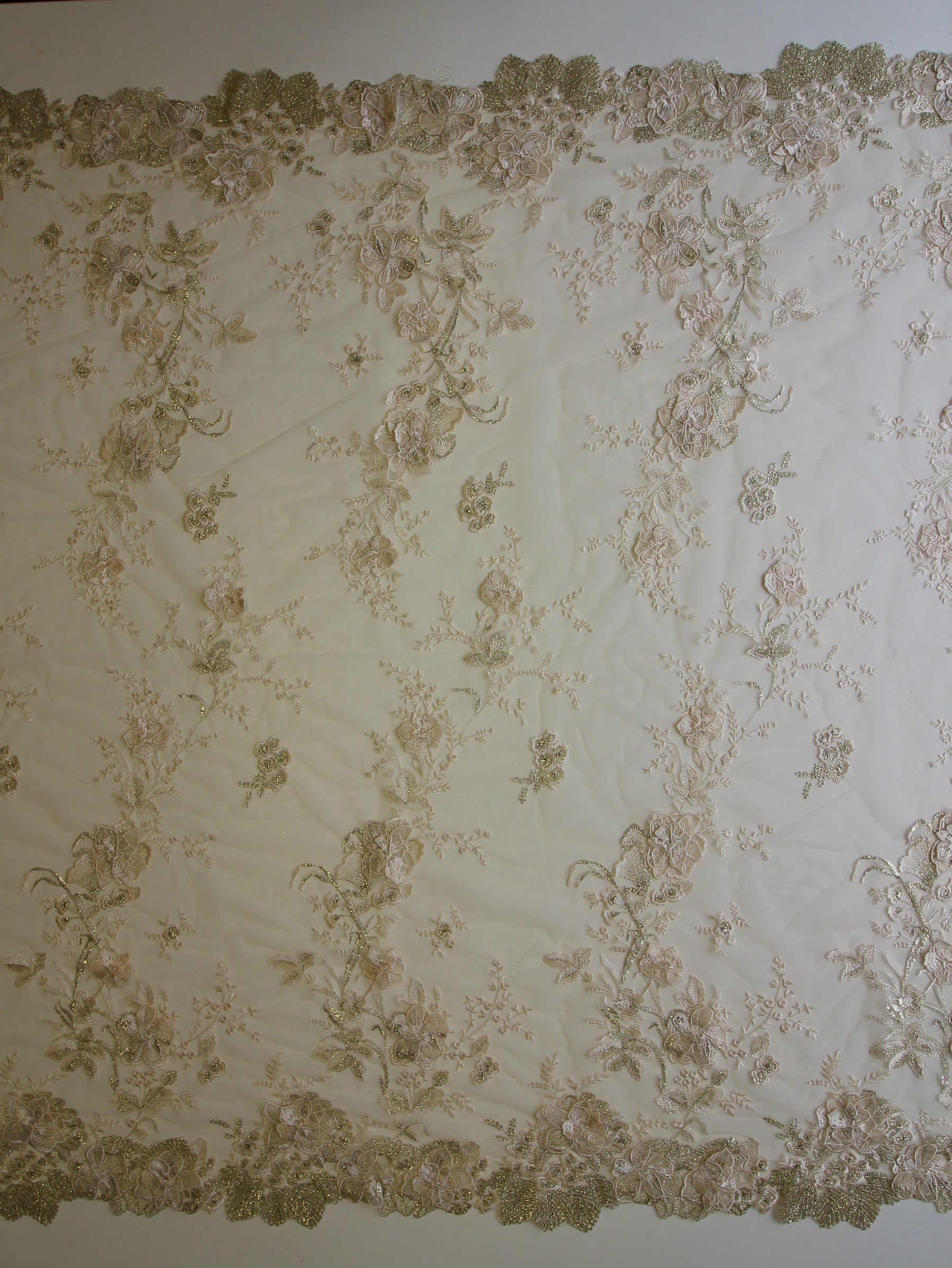 Goldstickereispitze – Aubrelia