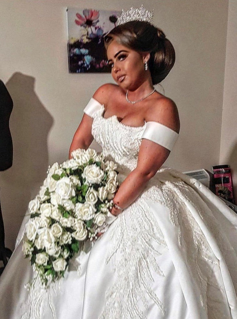 Elfenbeinfarbene bestickte Spitze – Weide