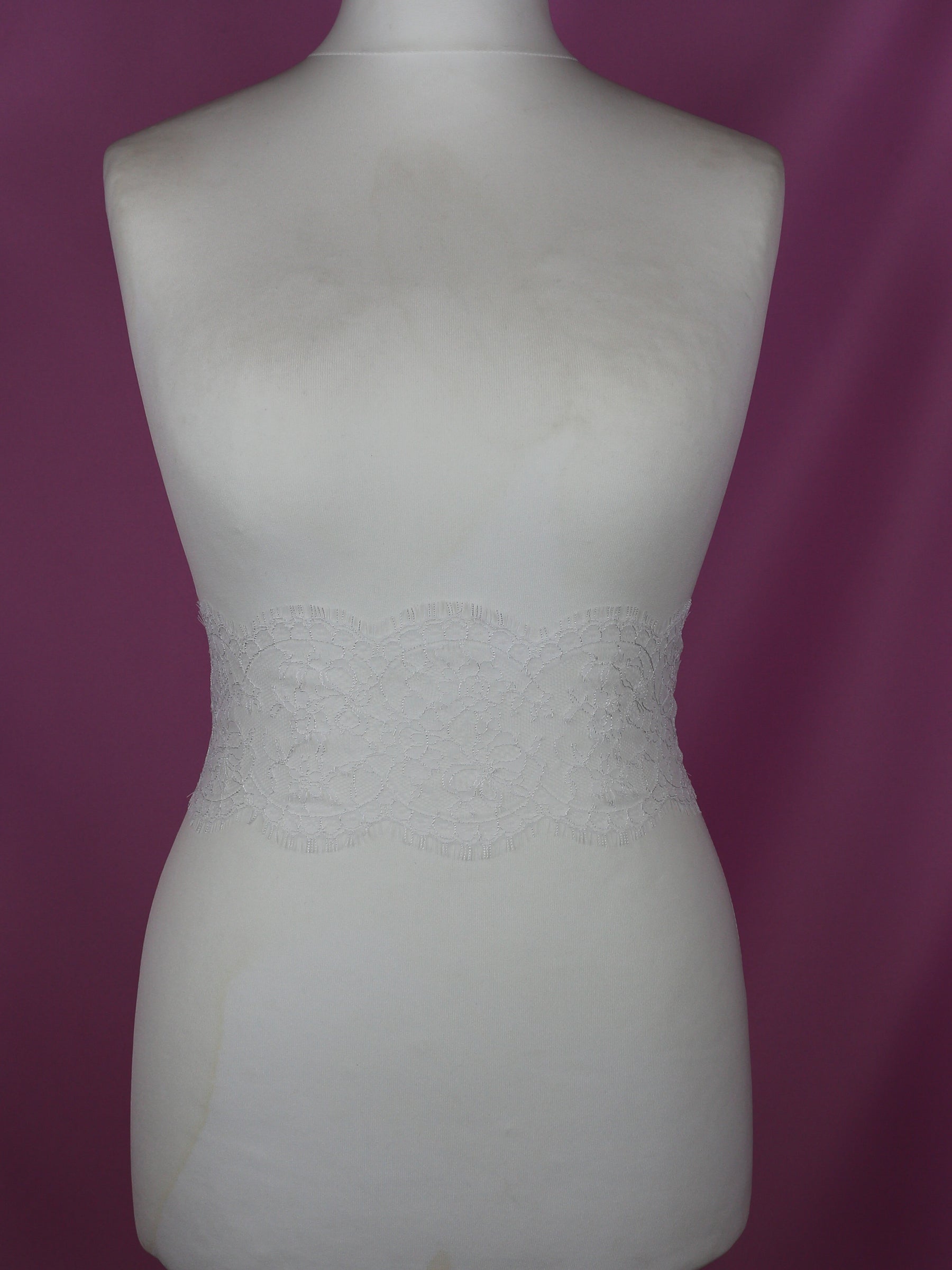 Weißer Chantilly-Spitzenbesatz – Francesca