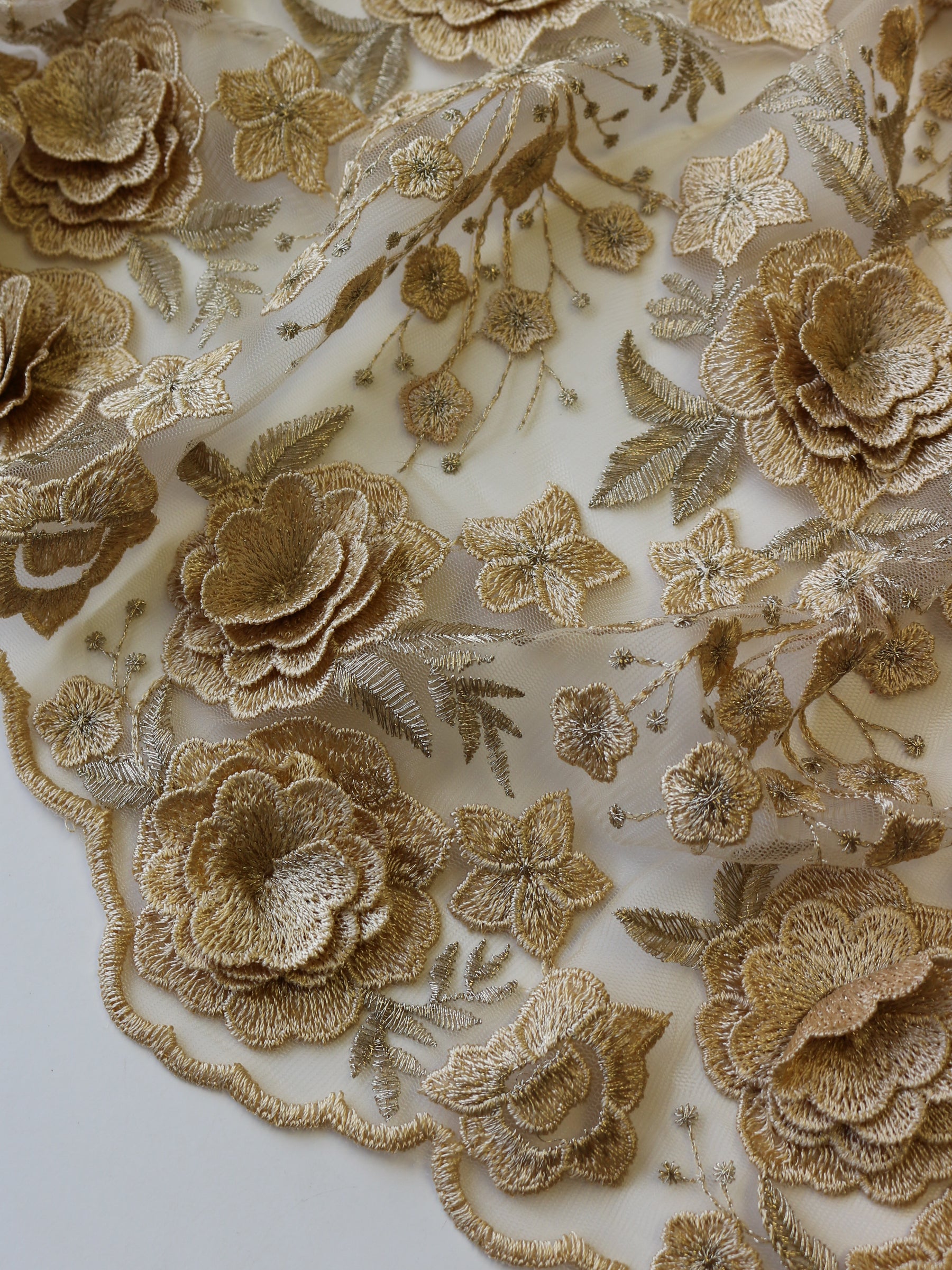 Goldbestickte Spitze - Goldie
