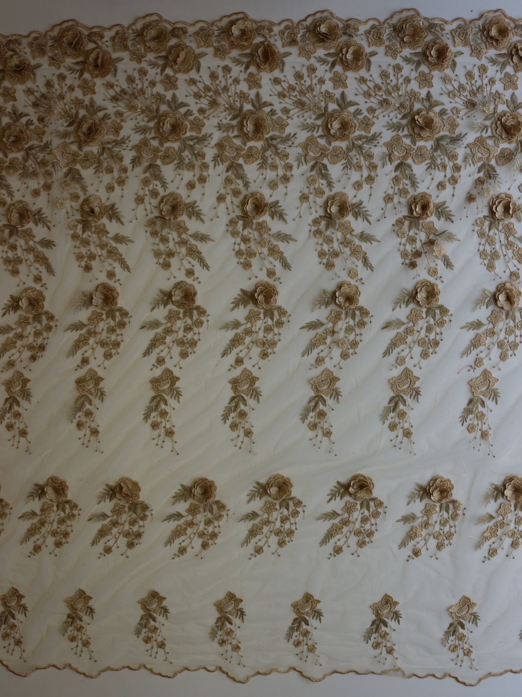 Goldbestickte Spitze - Goldie