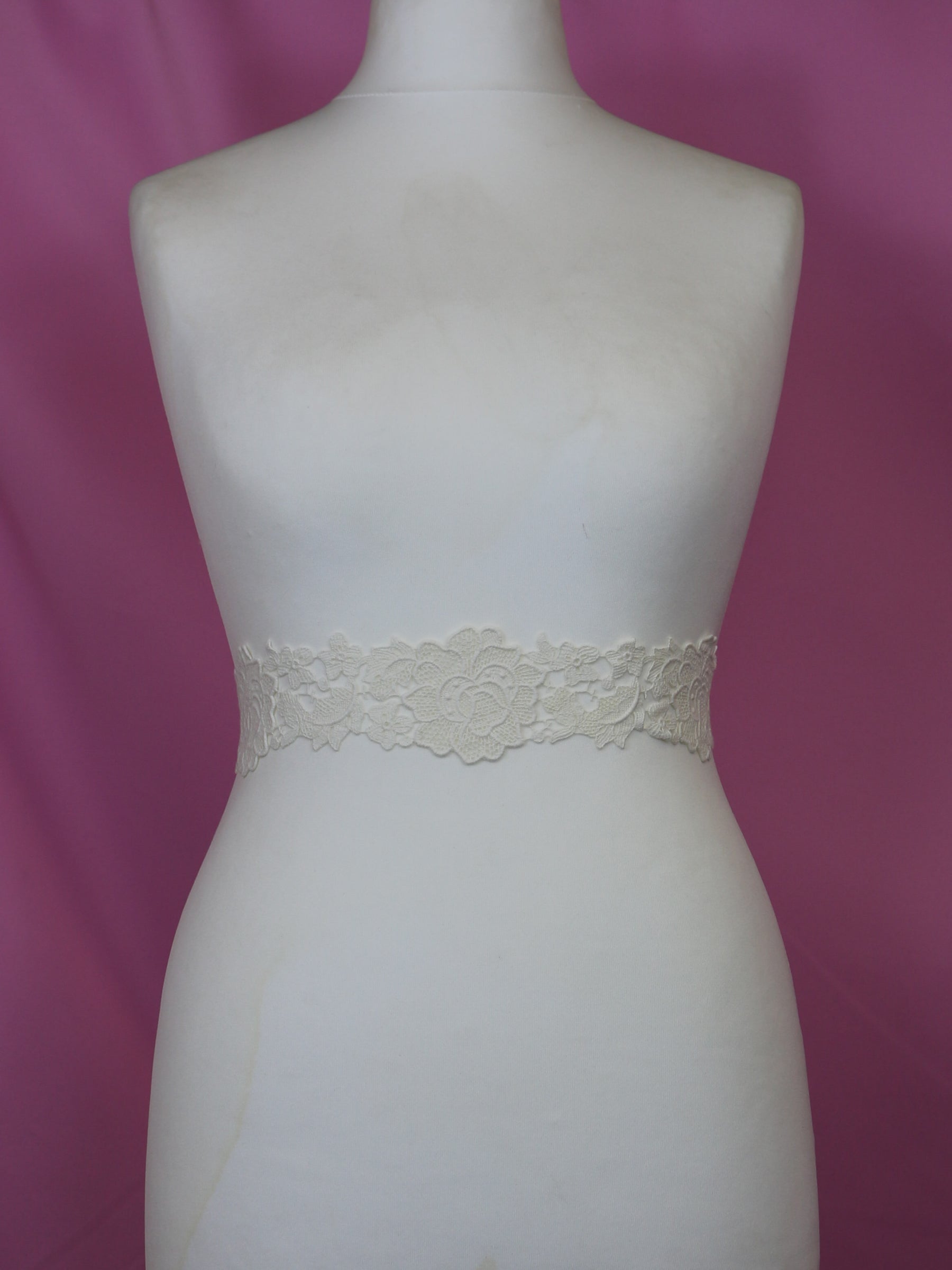 Elfenbeinfarbener Guipure-Spitzenbesatz – Gypsy