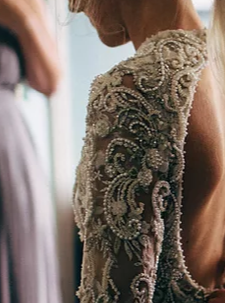 Elfenbeinfarbene, perlenbesetzte Paisley-Spitze – Amani