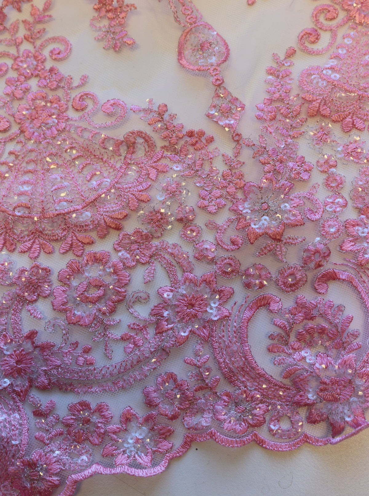 Pfingstrosenrosa Spitze – Rubin