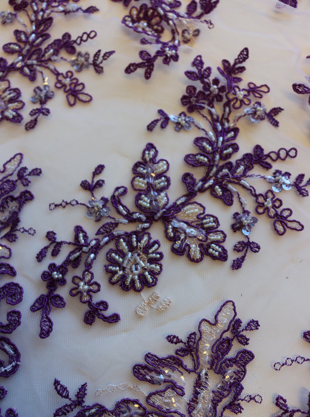 Tiefviolette Spitze – Jessica