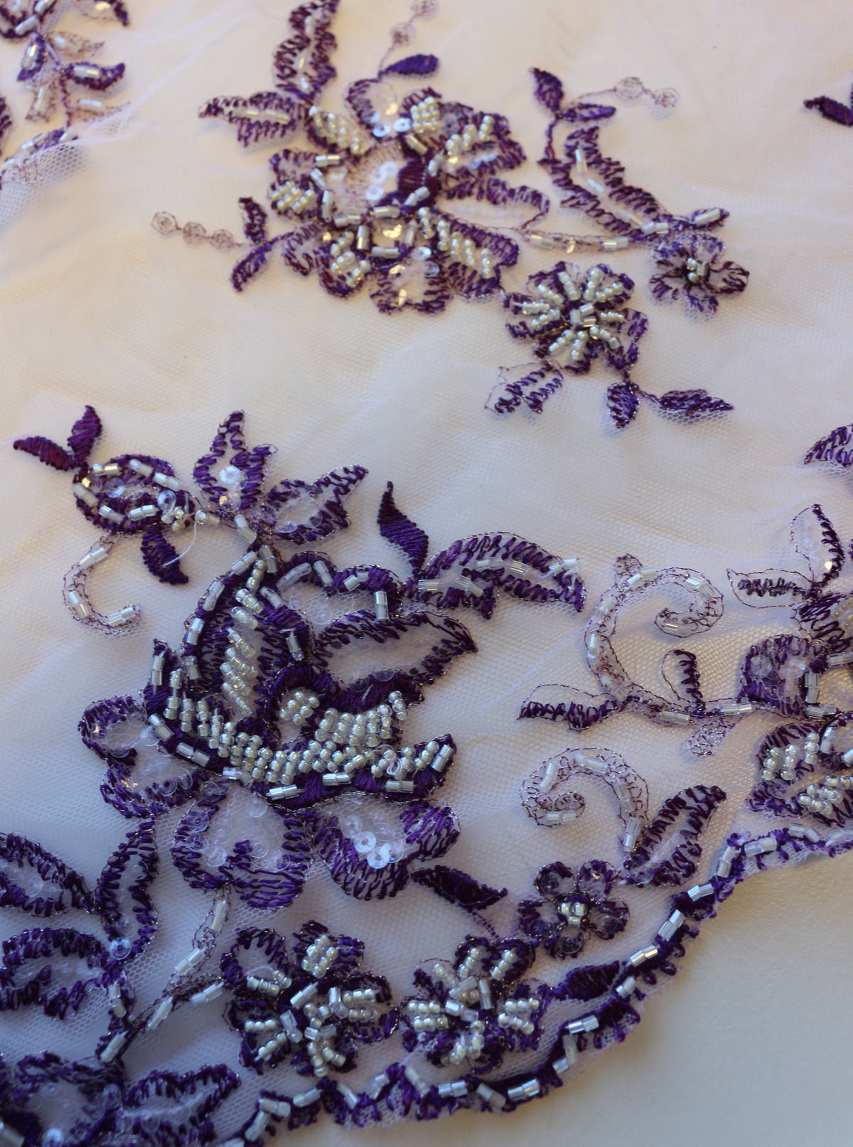 Tiefviolette Spitze – Chloe