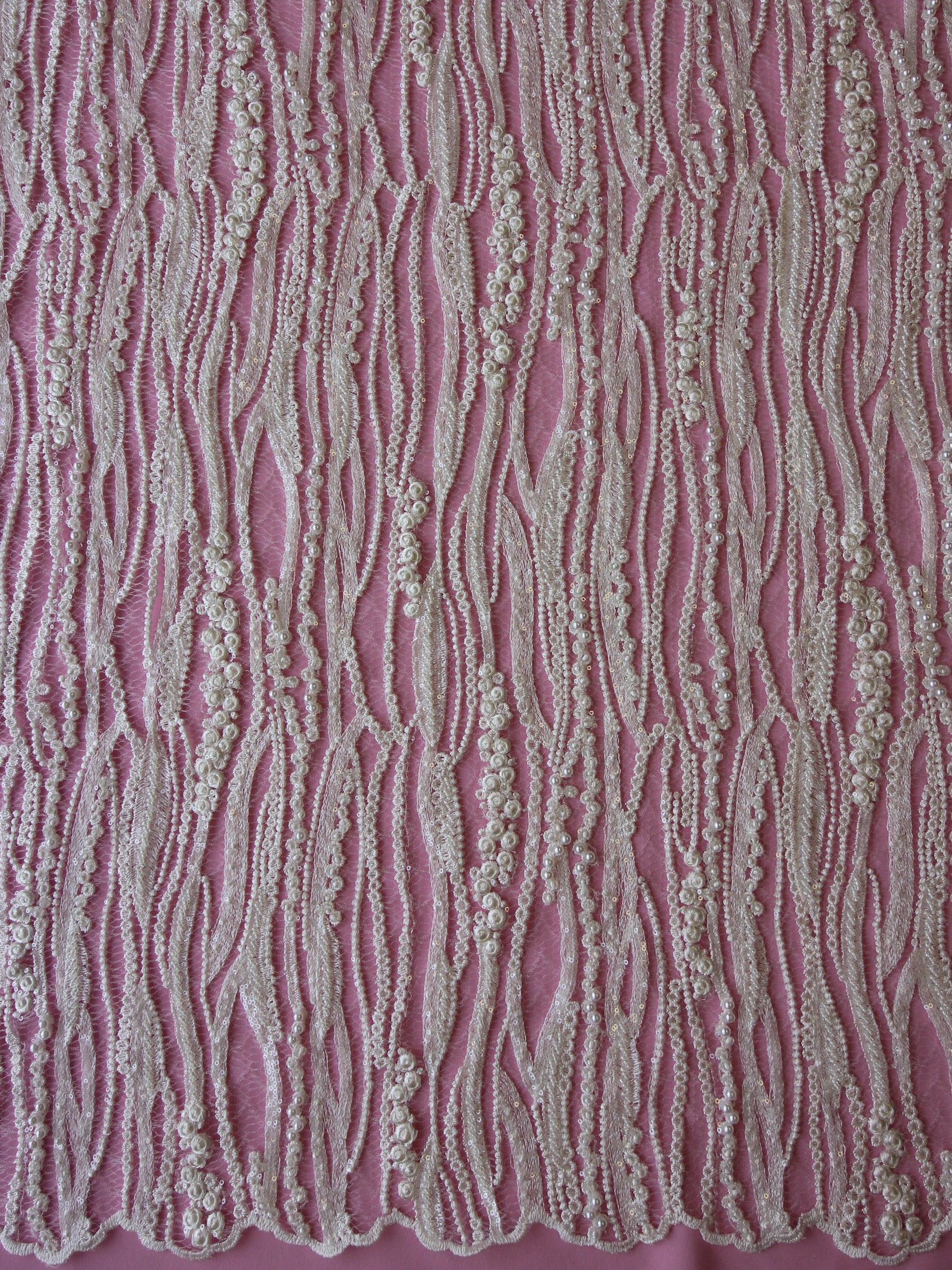 Elfenbeinfarbene Perlenspitze – Athira