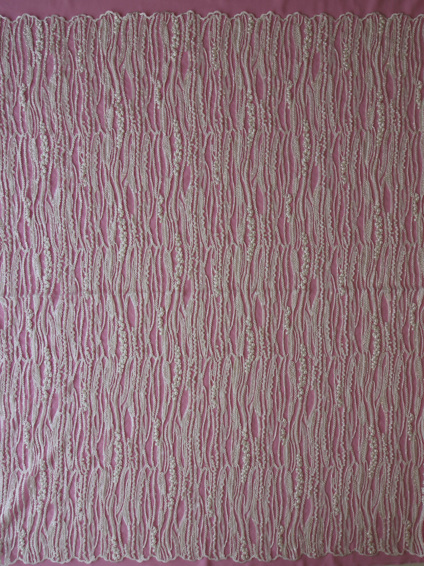 Elfenbeinfarbene Perlenspitze – Athira